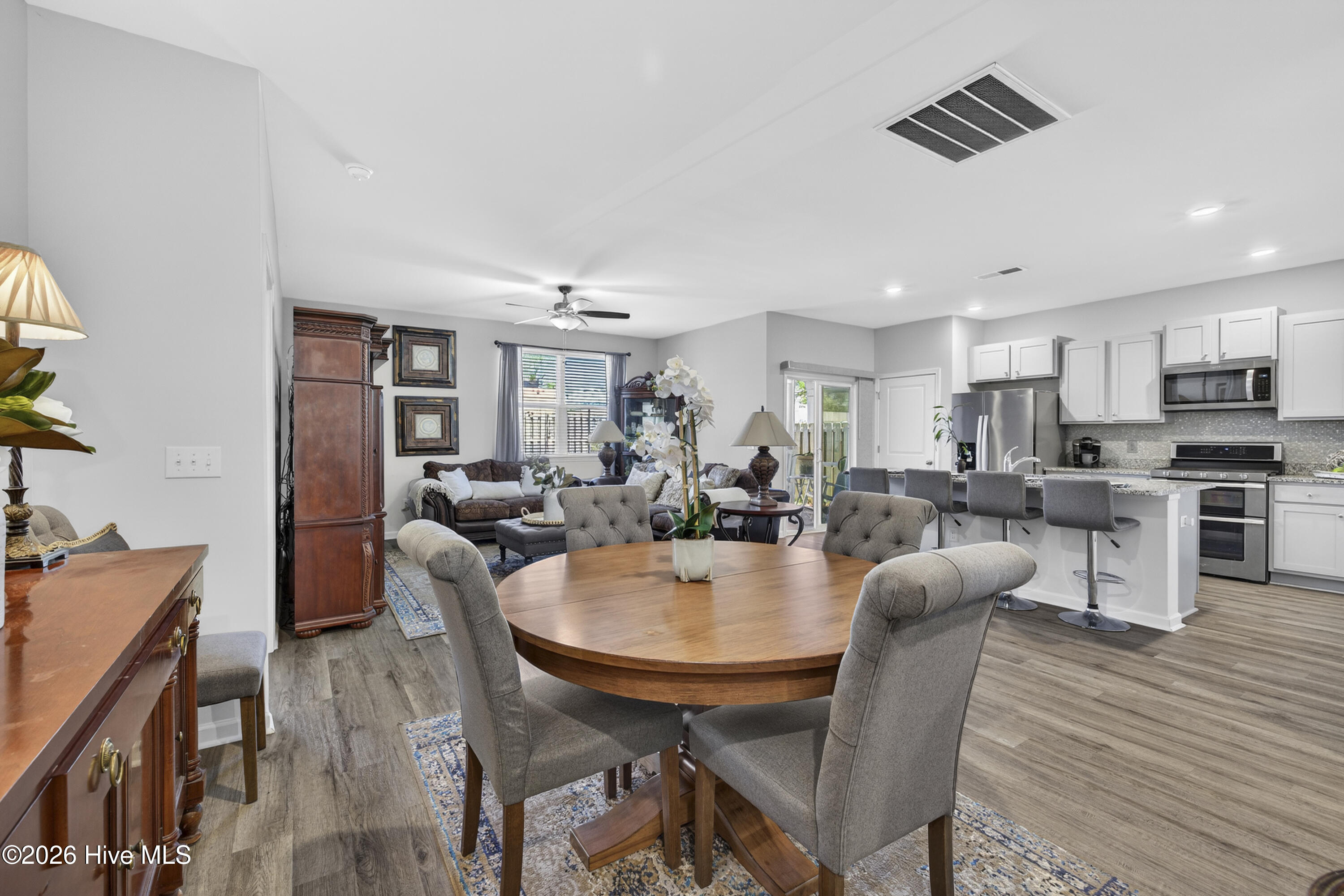 100560970 | Photo 33