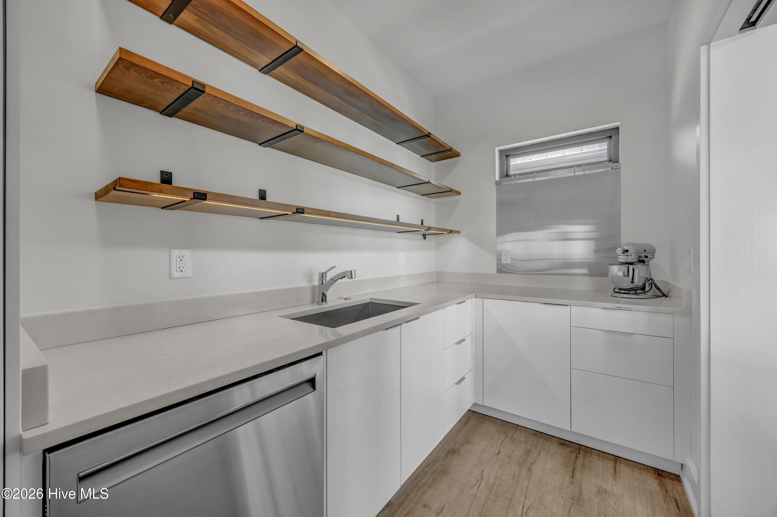 100565280 | Photo 21