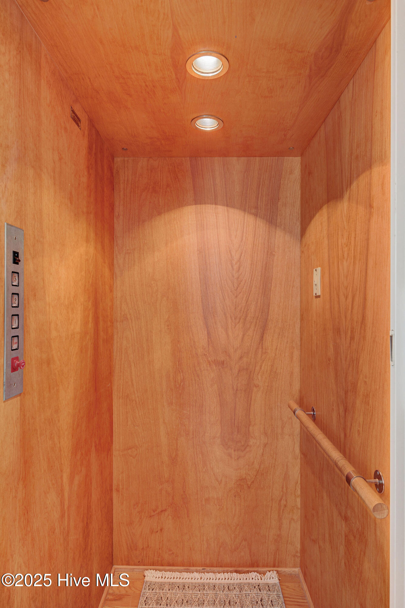 100533949 | Photo 47