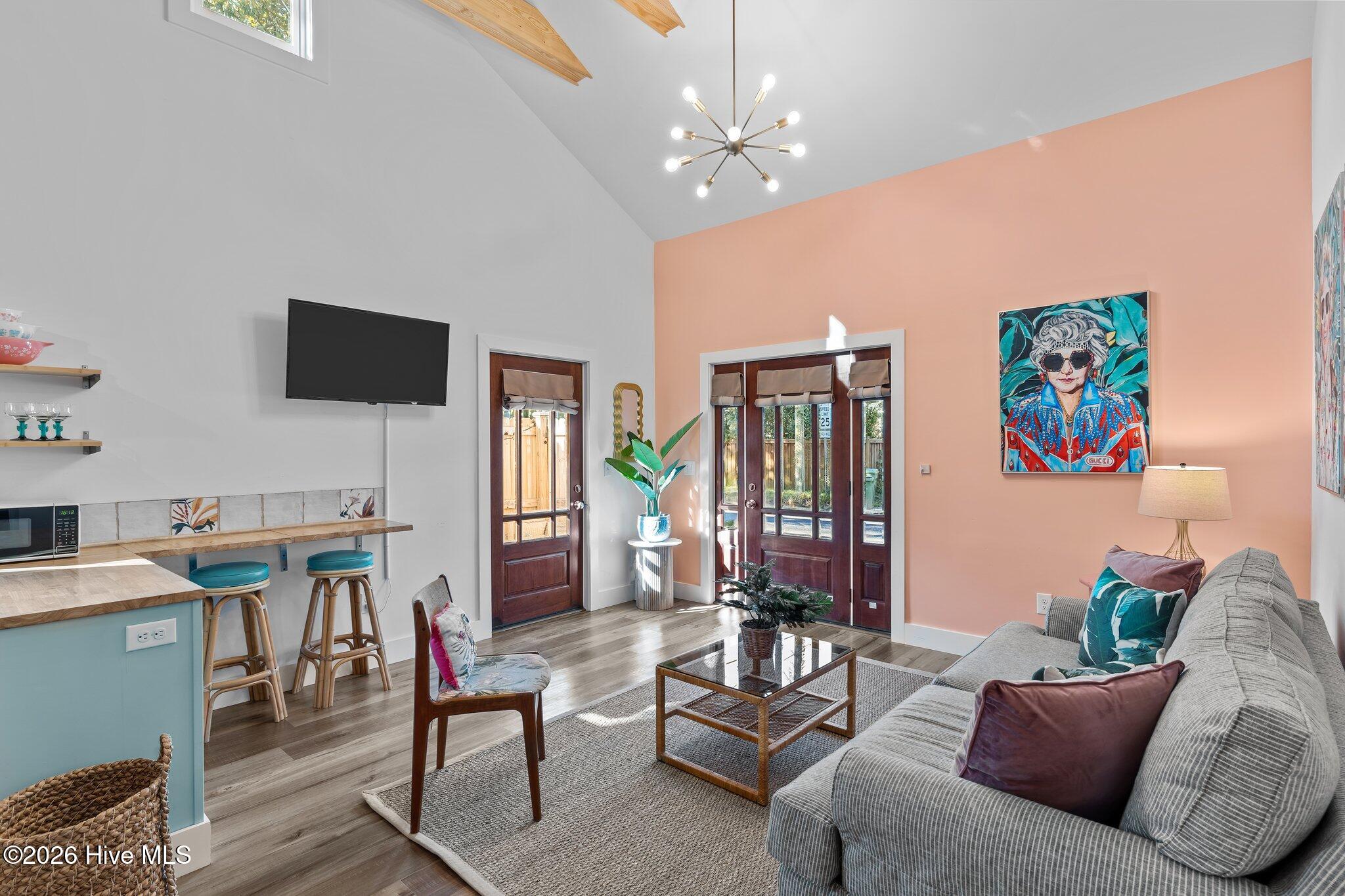 100566277 | Photo 50