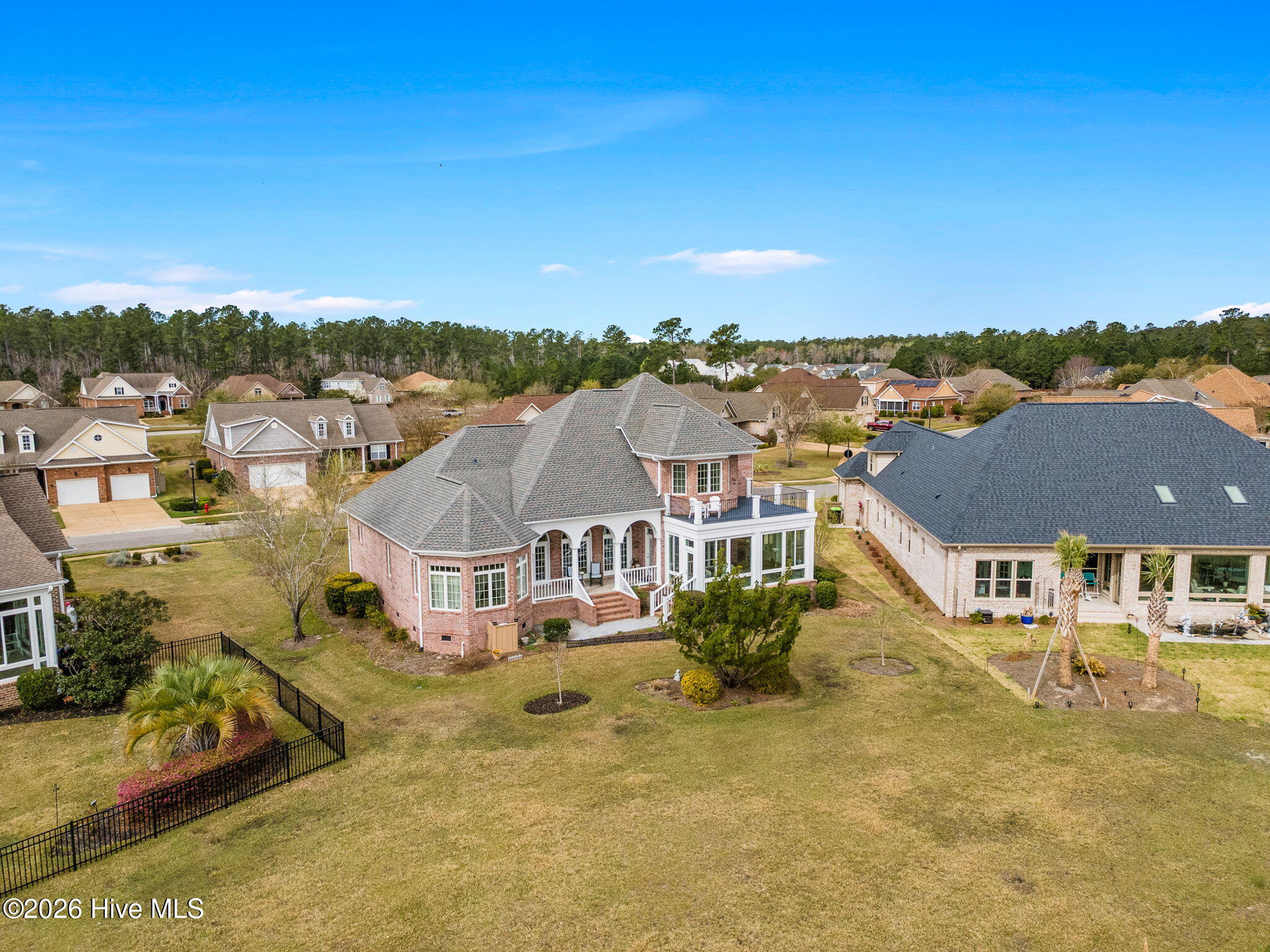 100560787 | Photo 63