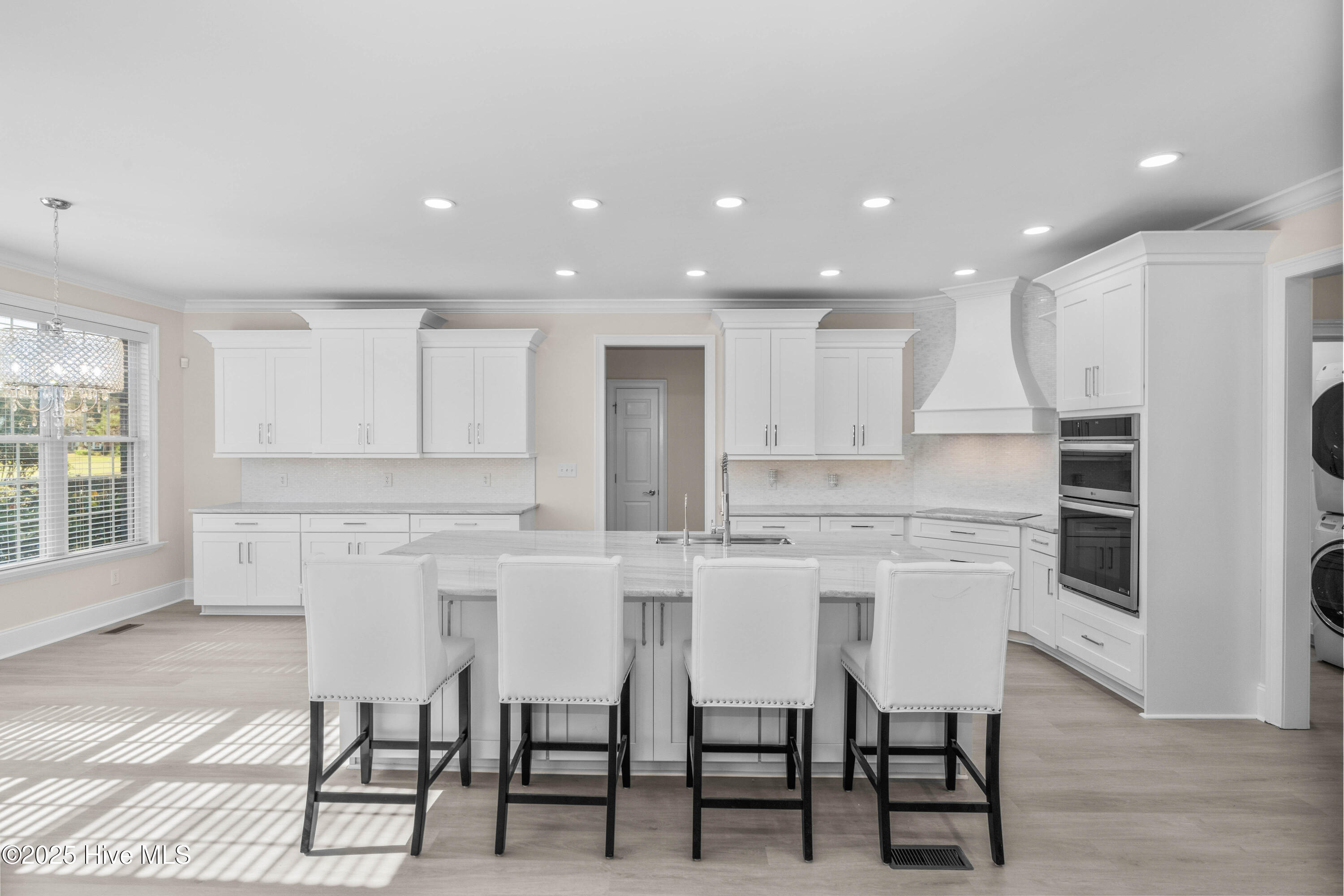 100537525 | Photo 26