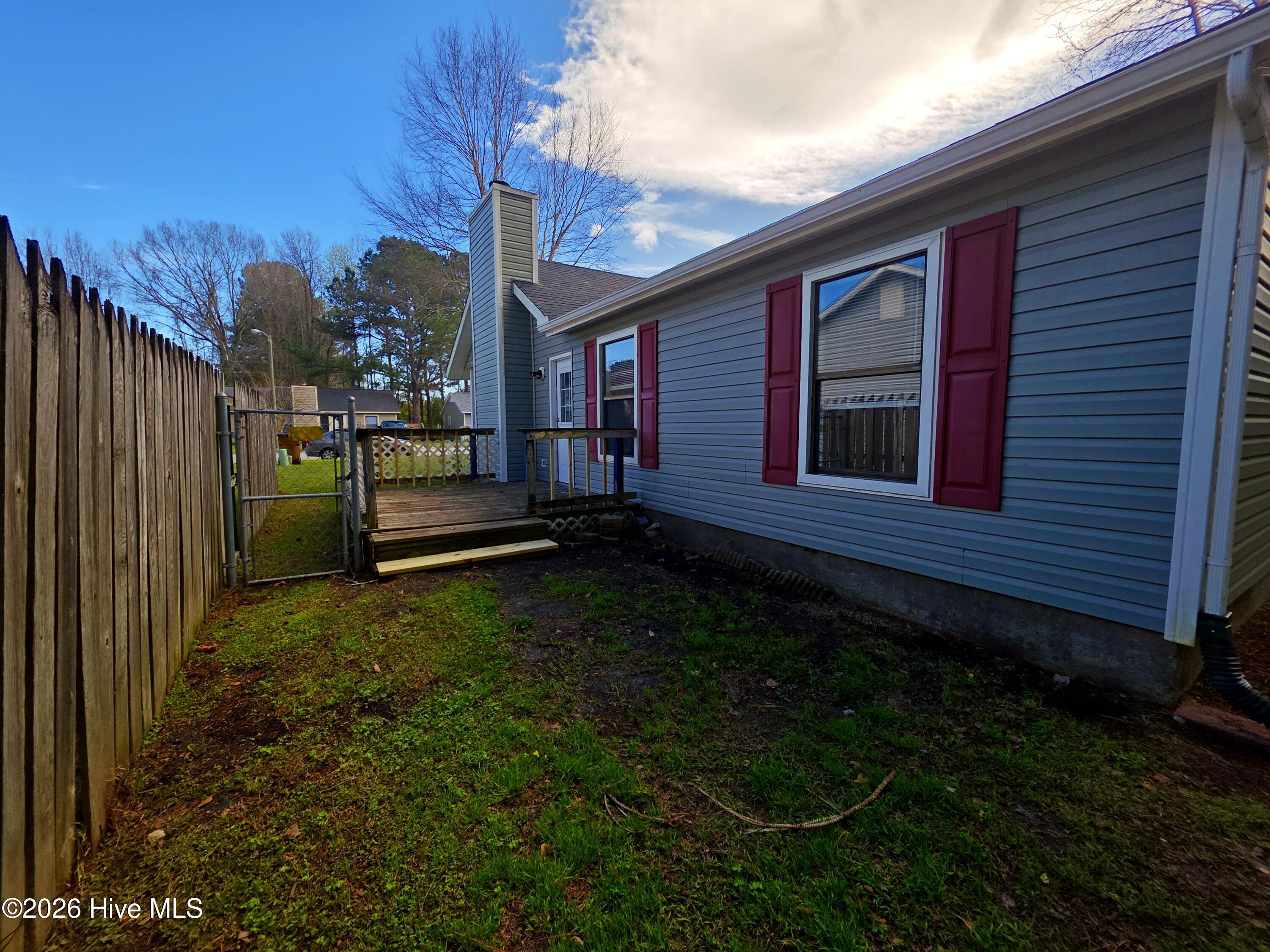 100560805 | Photo 18