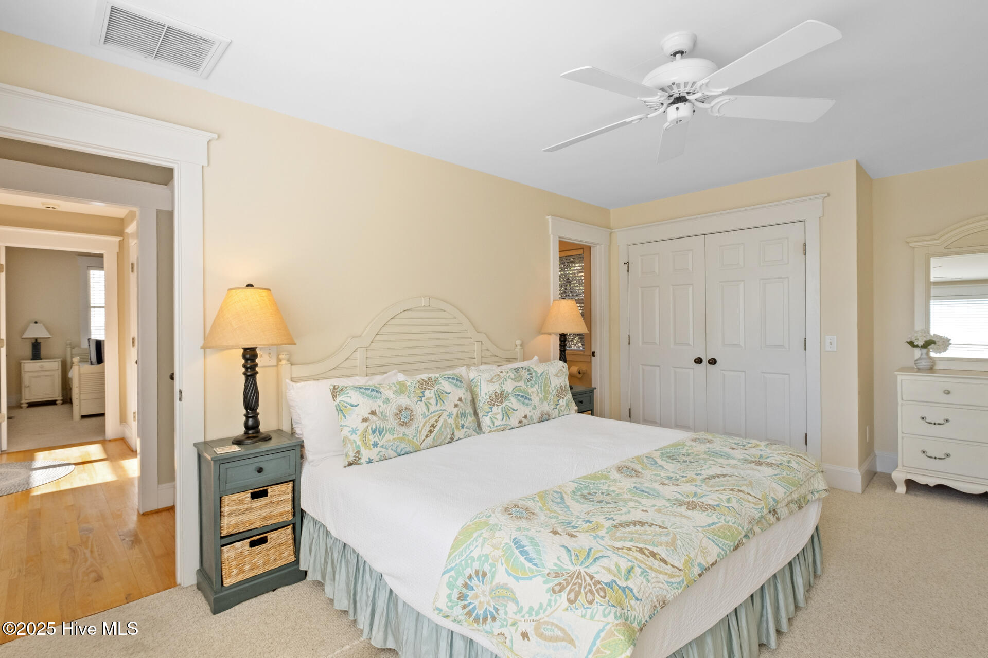 100493663 | Photo 27