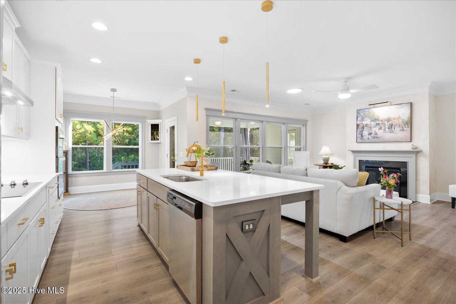 100533104 | Photo 16