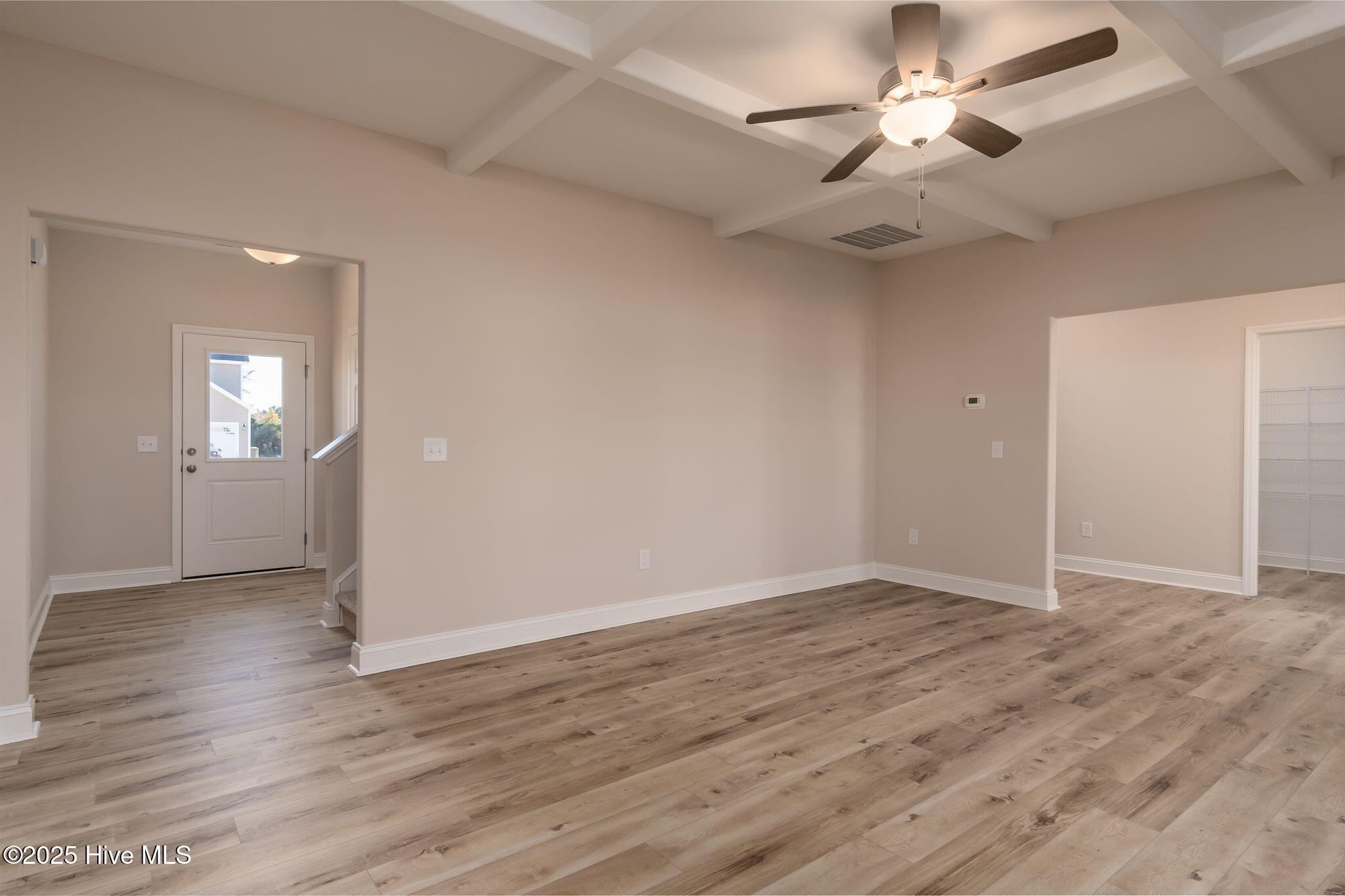 100531003 | Photo 12