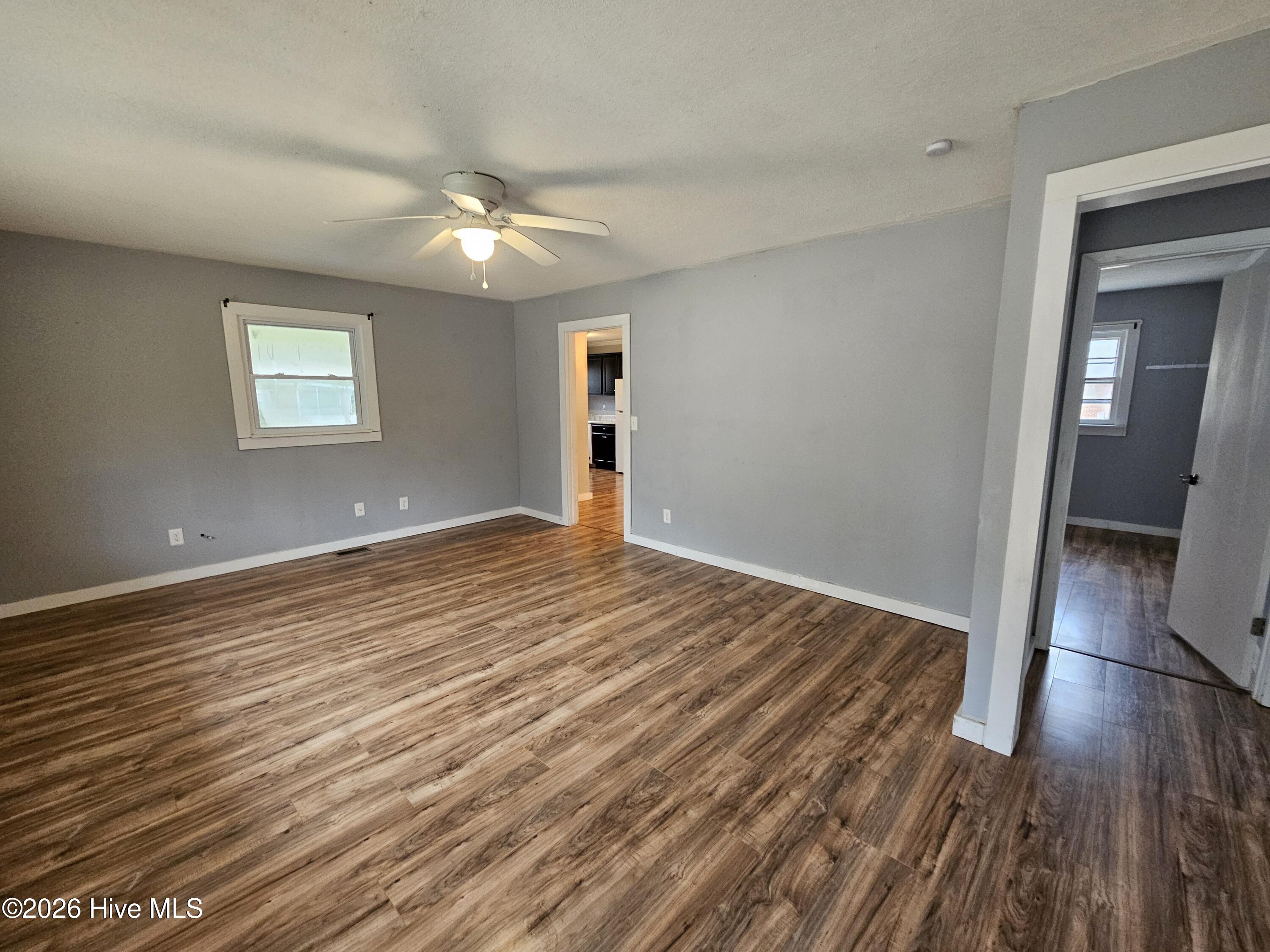 100566775 | Photo 11