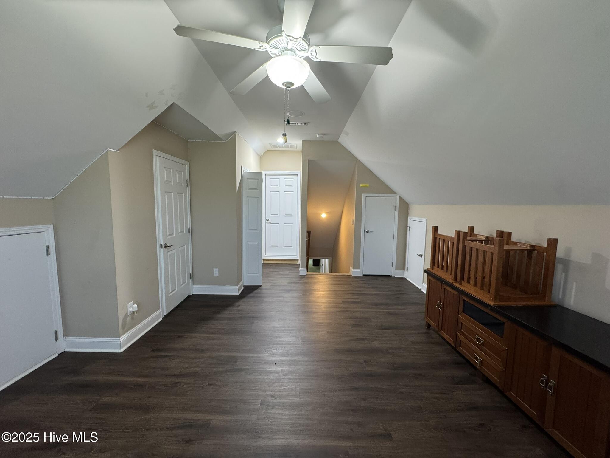 100520505 | Photo 25