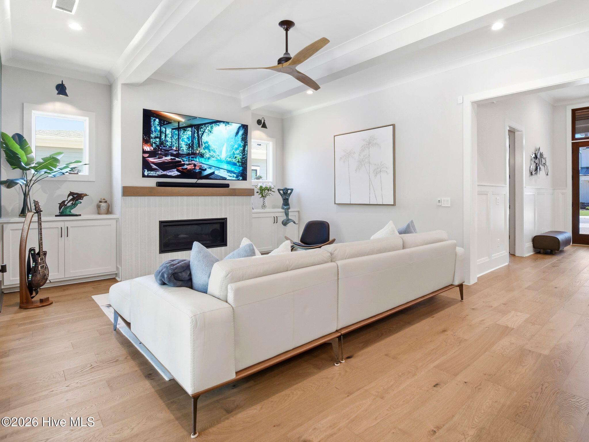 100569019 | Photo 25