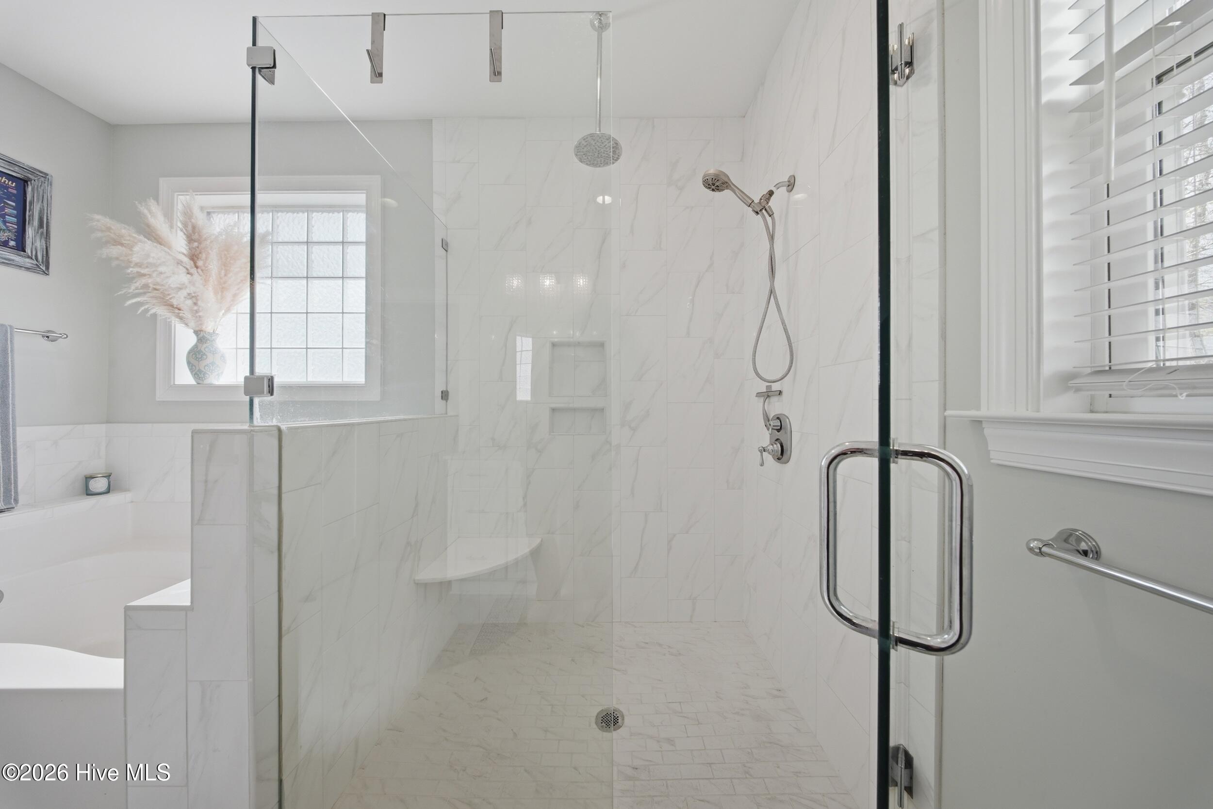 100565388 | Photo 38