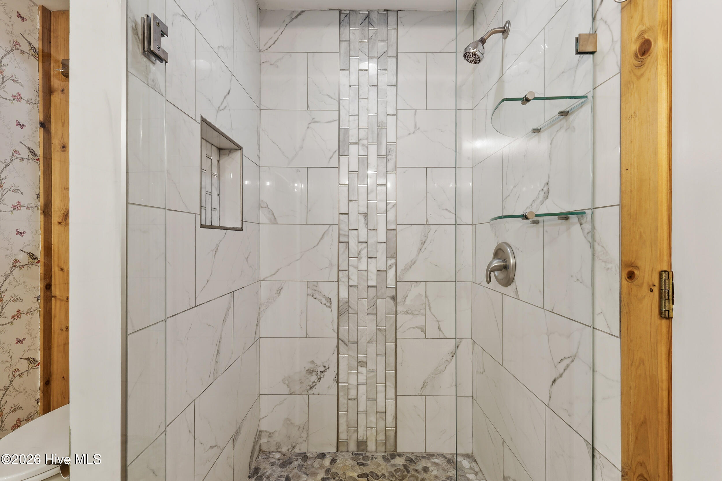 100563563 | Photo 25