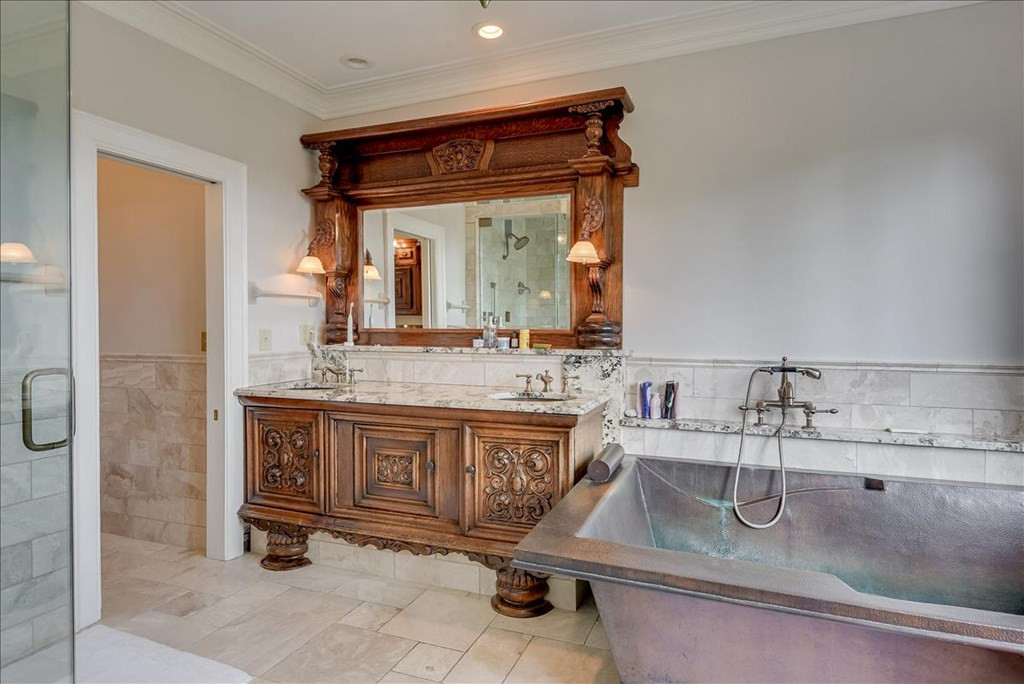 Owners bath