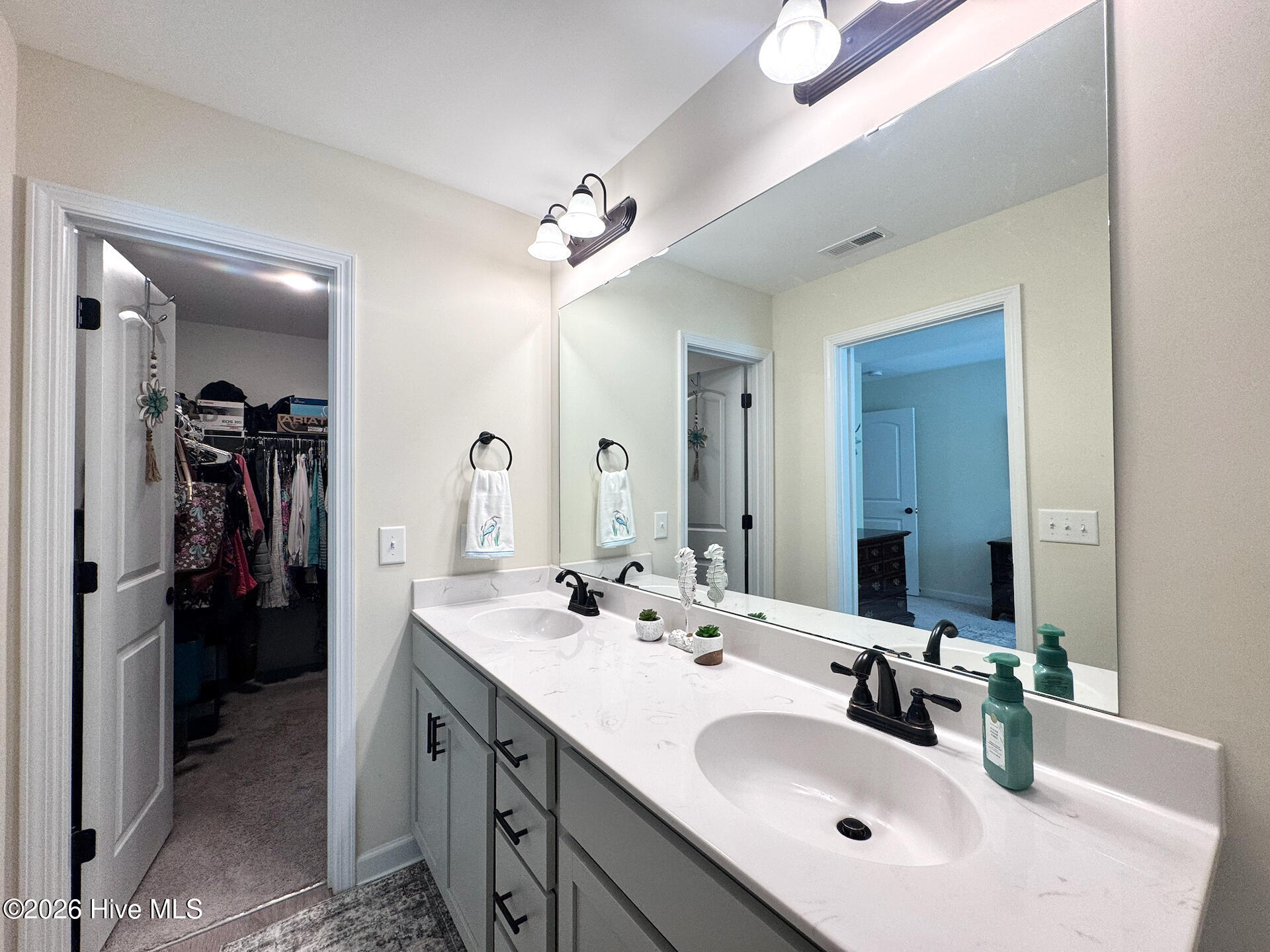 100567509 | Photo 24