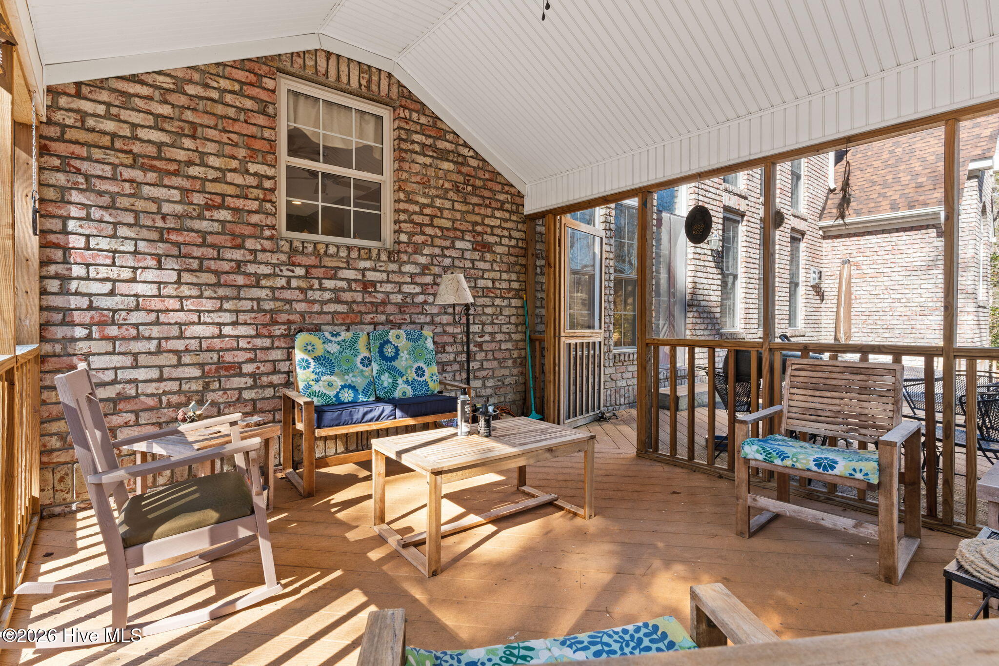 100553599 | Photo 46