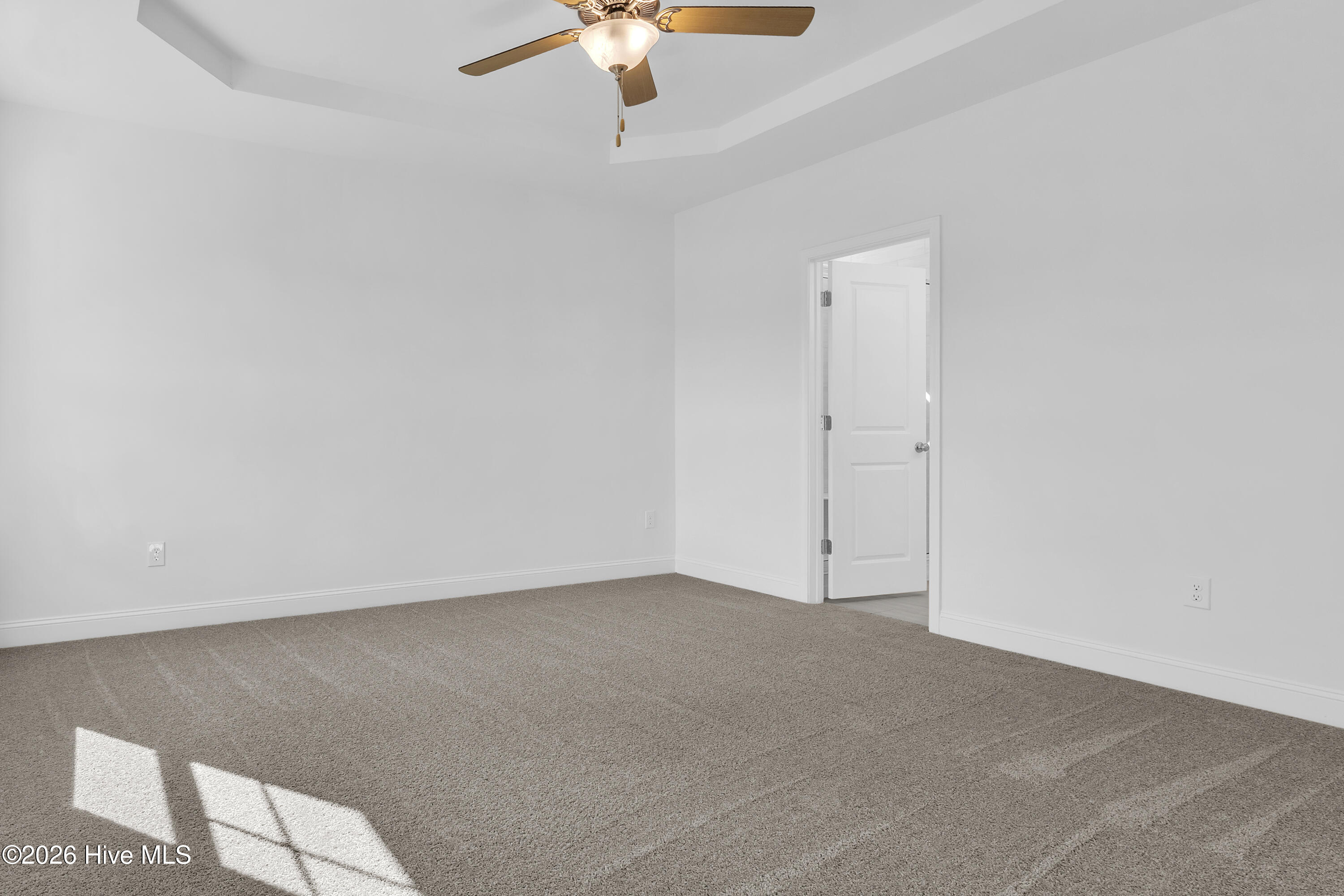 100563590 | Photo 21