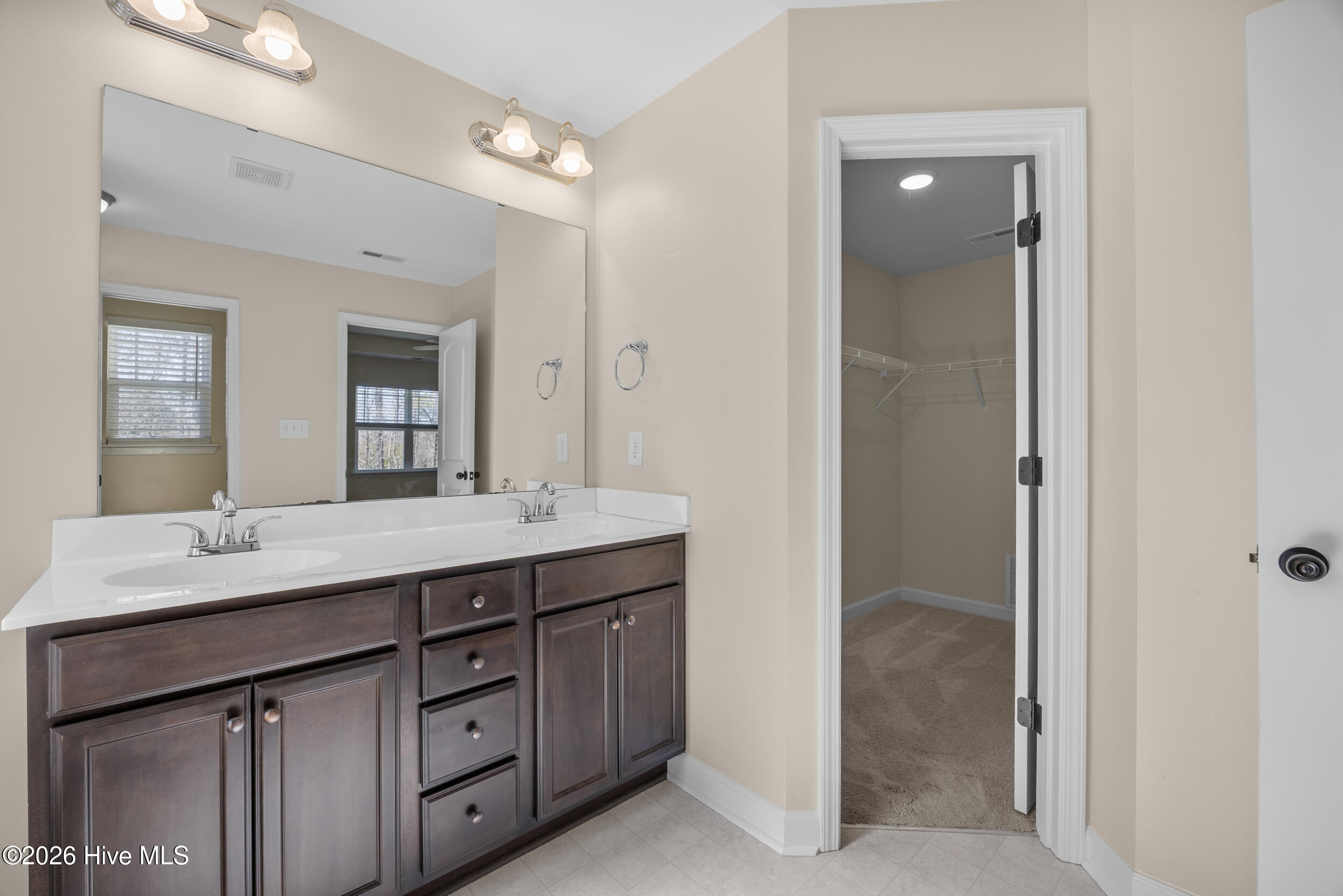 100553929 | Photo 25