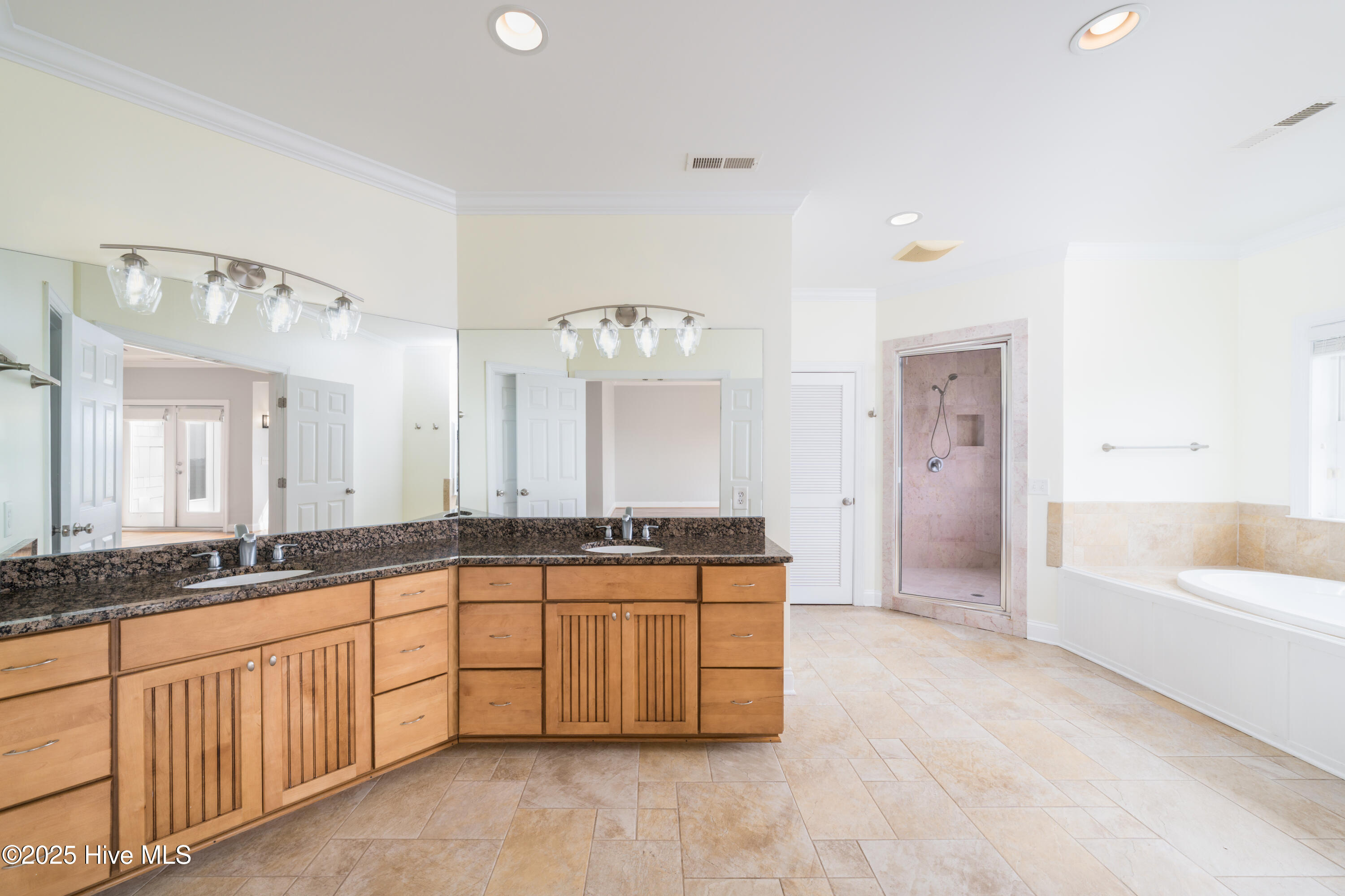 100510082 | Photo 33