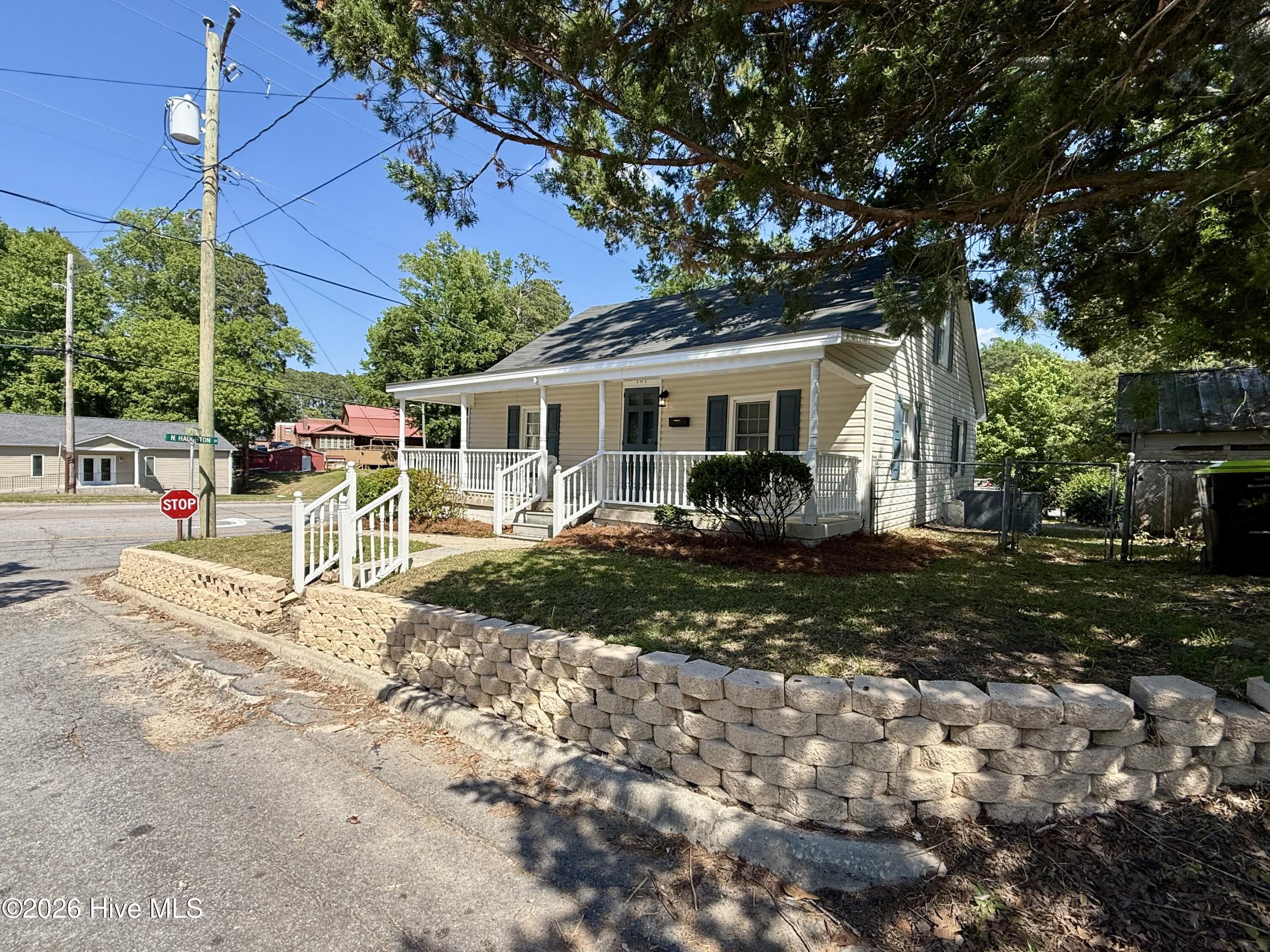 Homes for sale in Williamston, NC | 101 Cherry St, Williamston, NC 27892 | MLS# 100575931