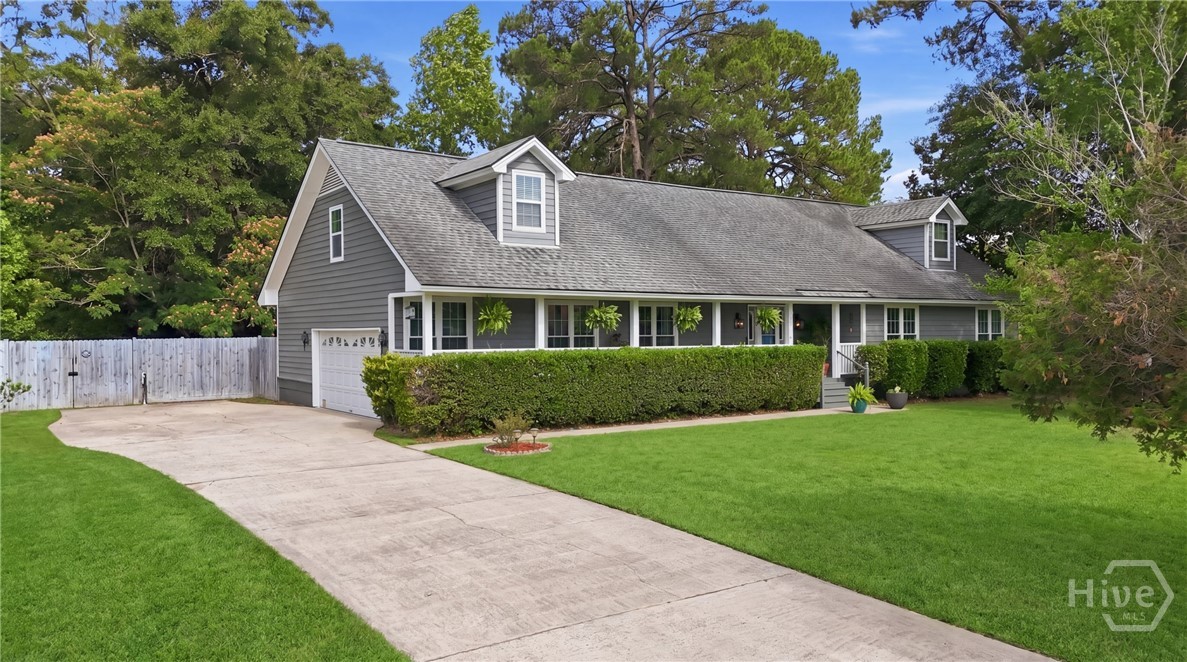 Gorgeous and welcoming Low-country entry with expa