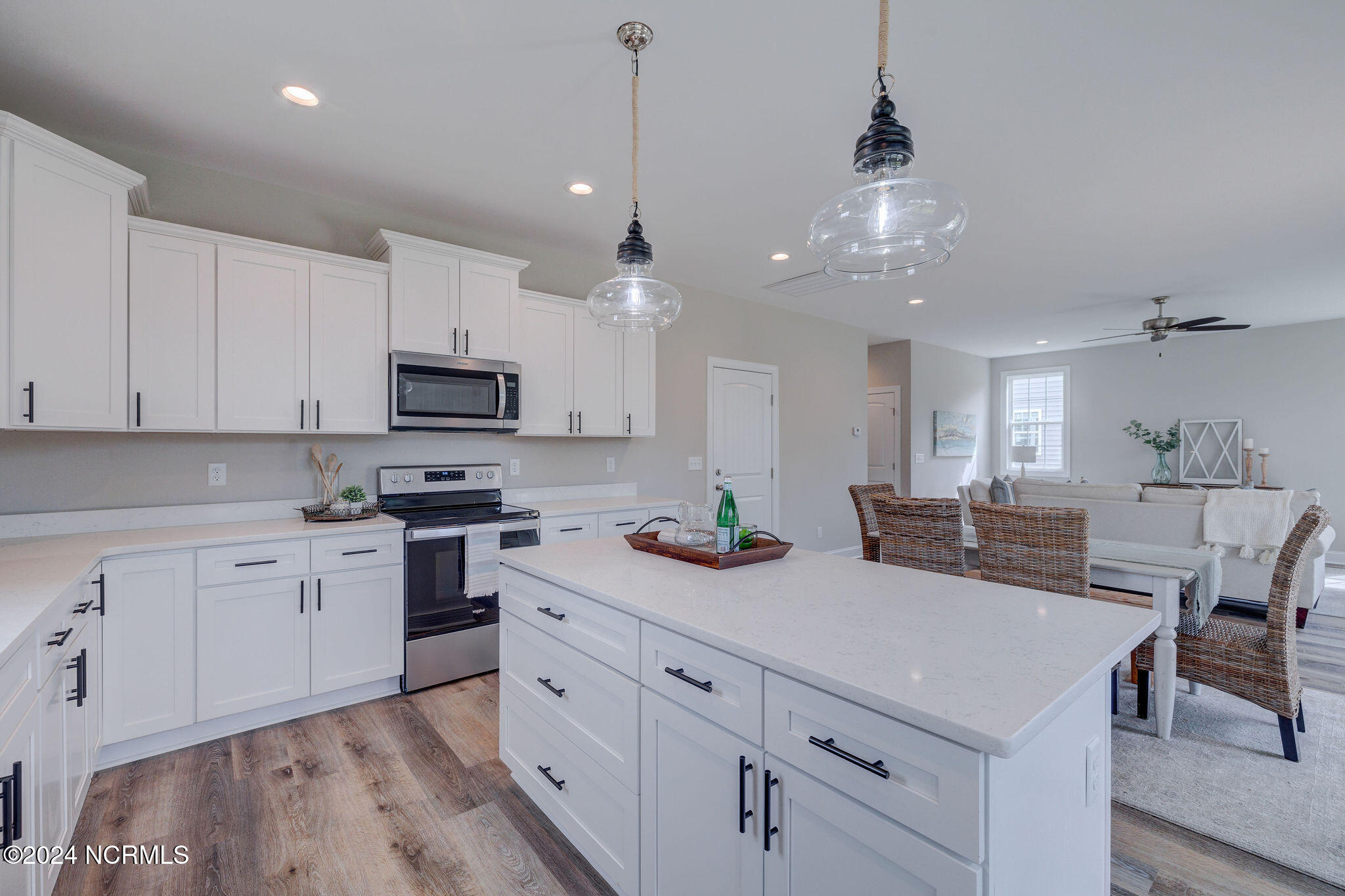 100548274 | Photo 15