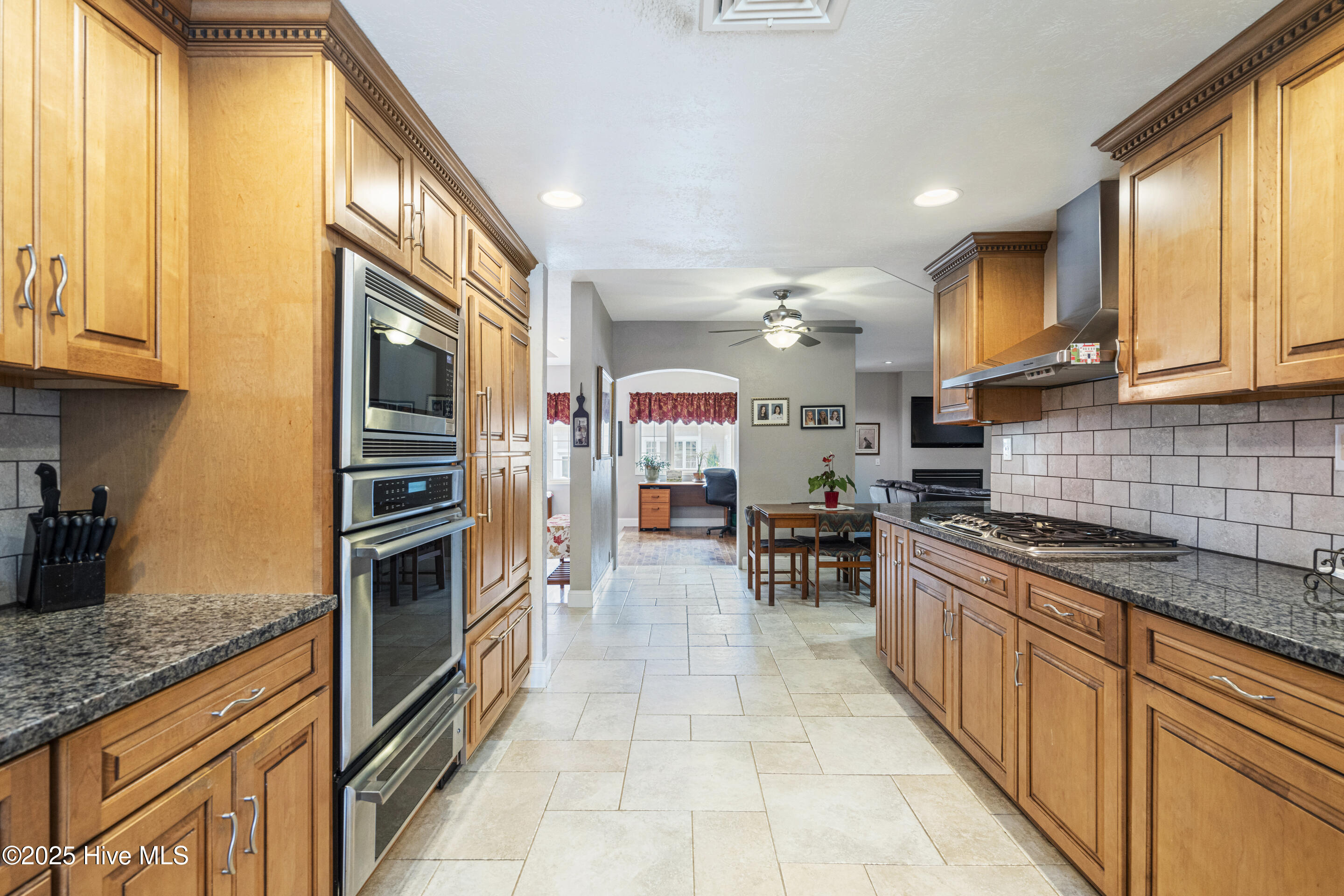 100569480 | Photo 19