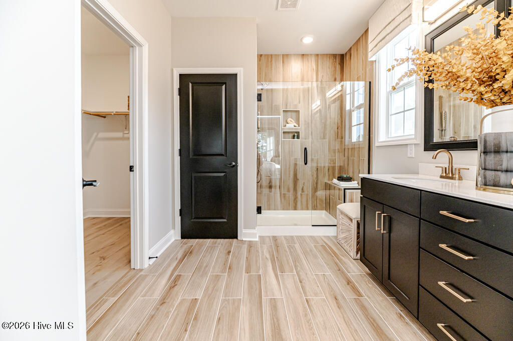 100538583 | Photo 24