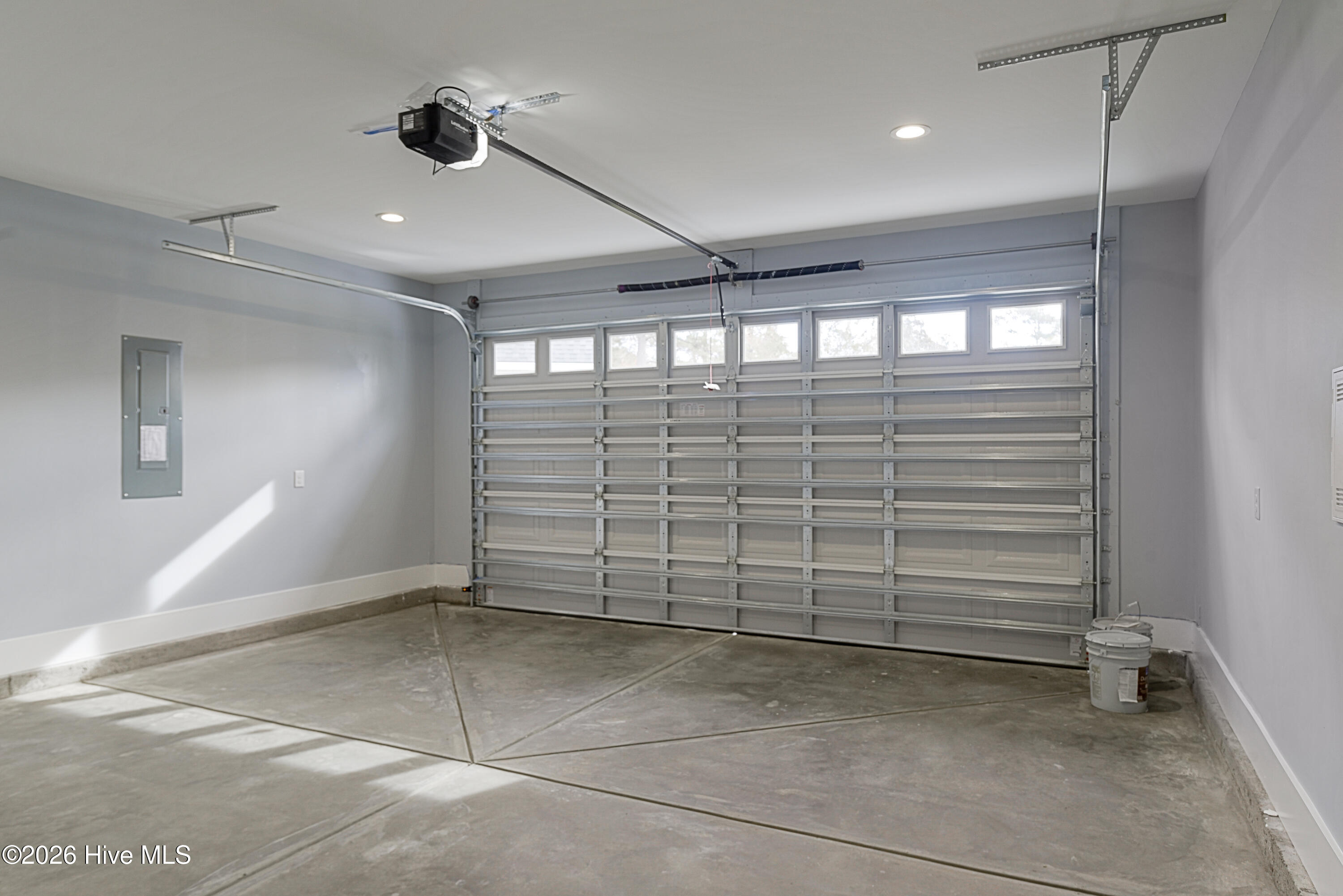 100547114 | Photo 43