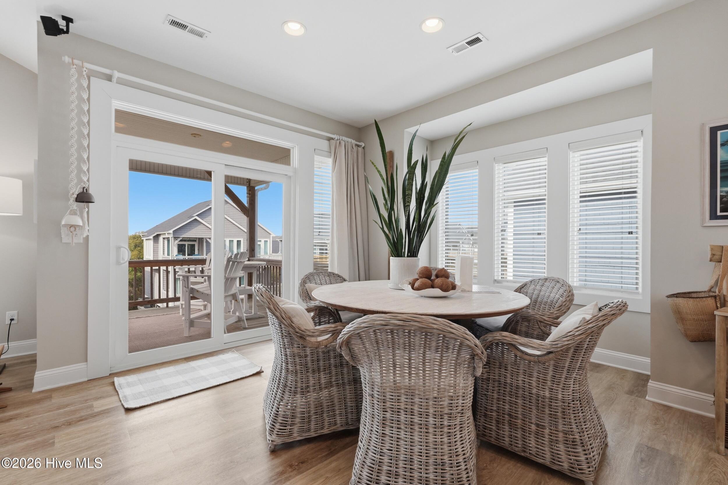 100562493 | Photo 16