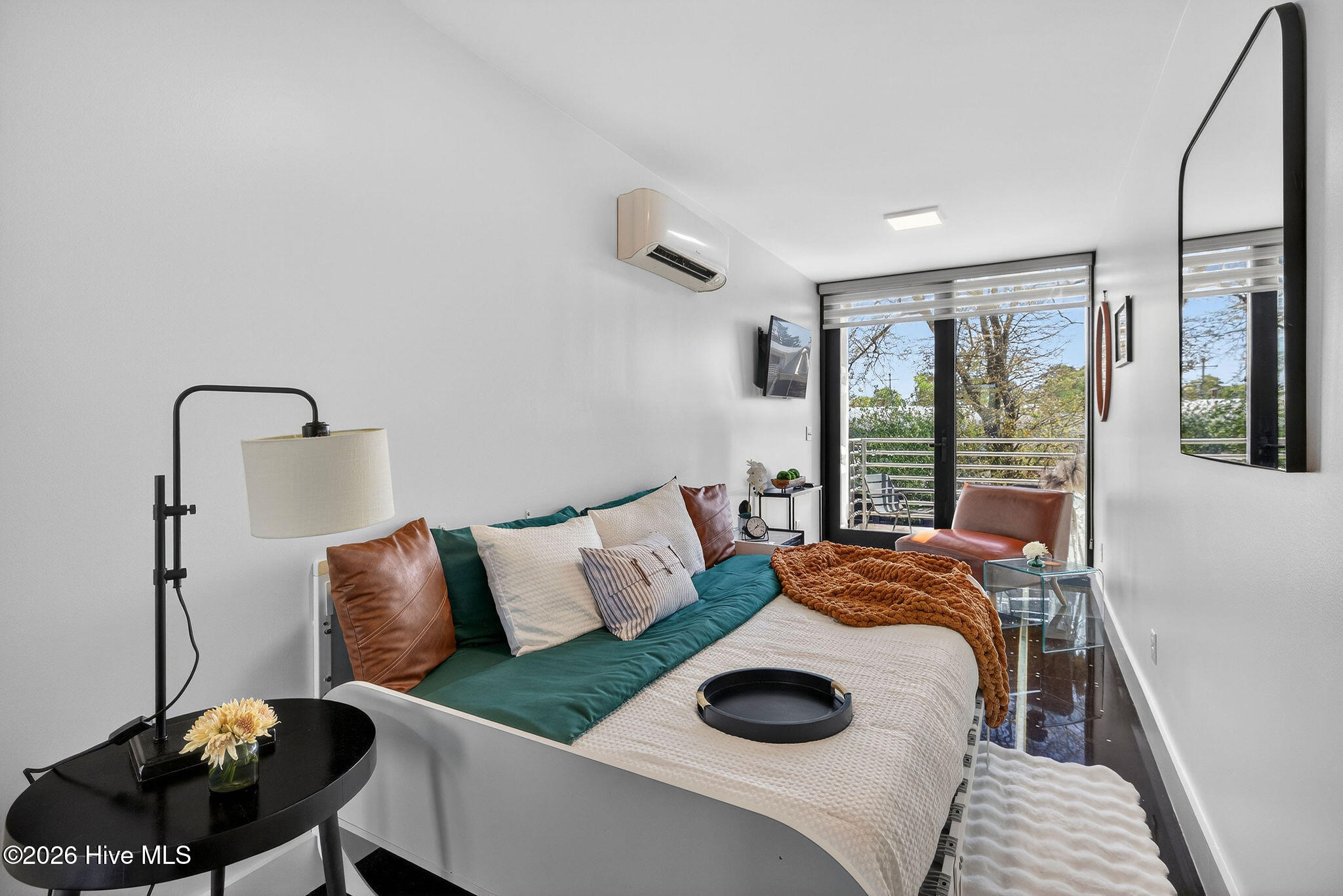 100563614 | Photo 16