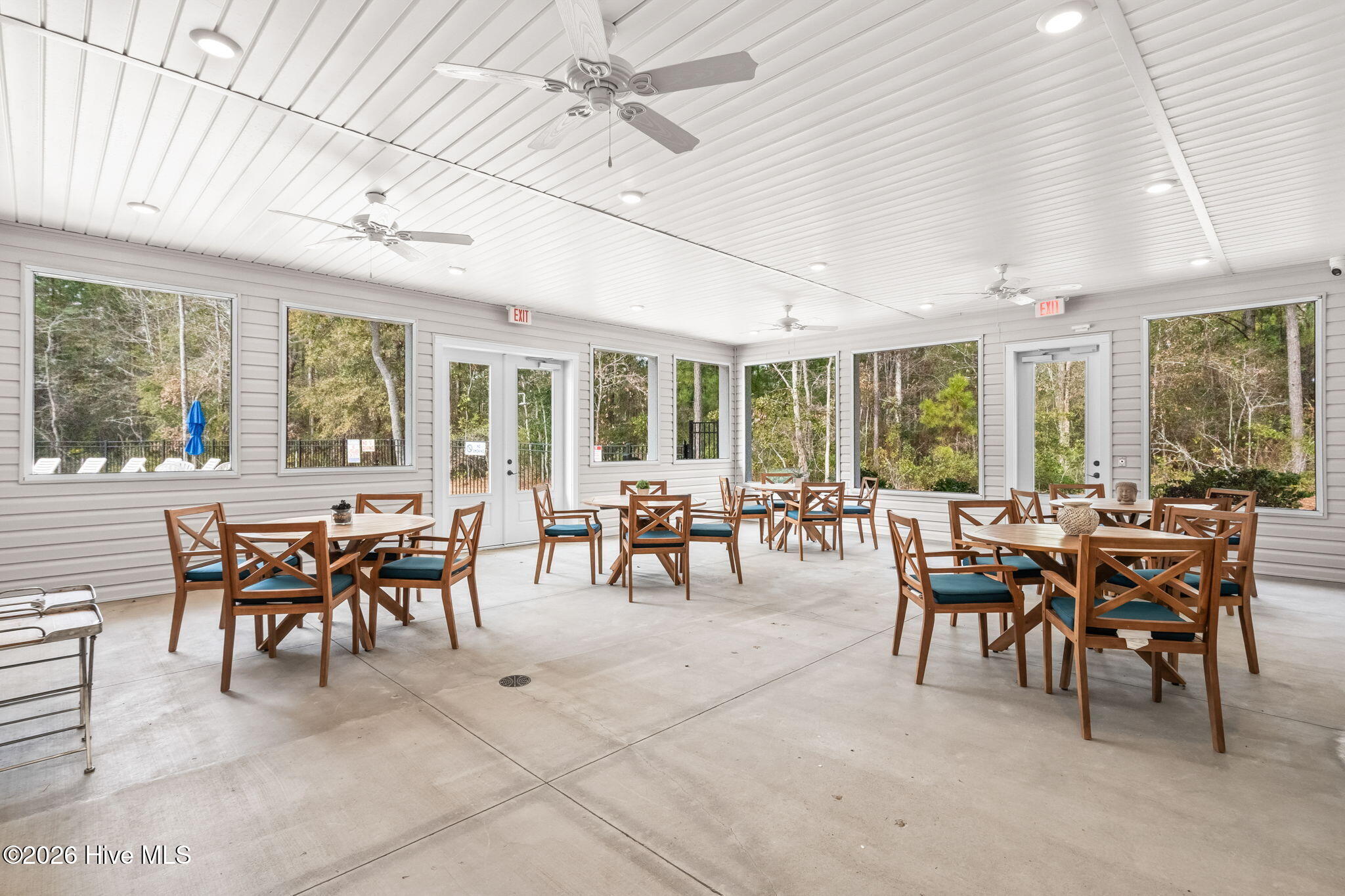 100557822 | Photo 42