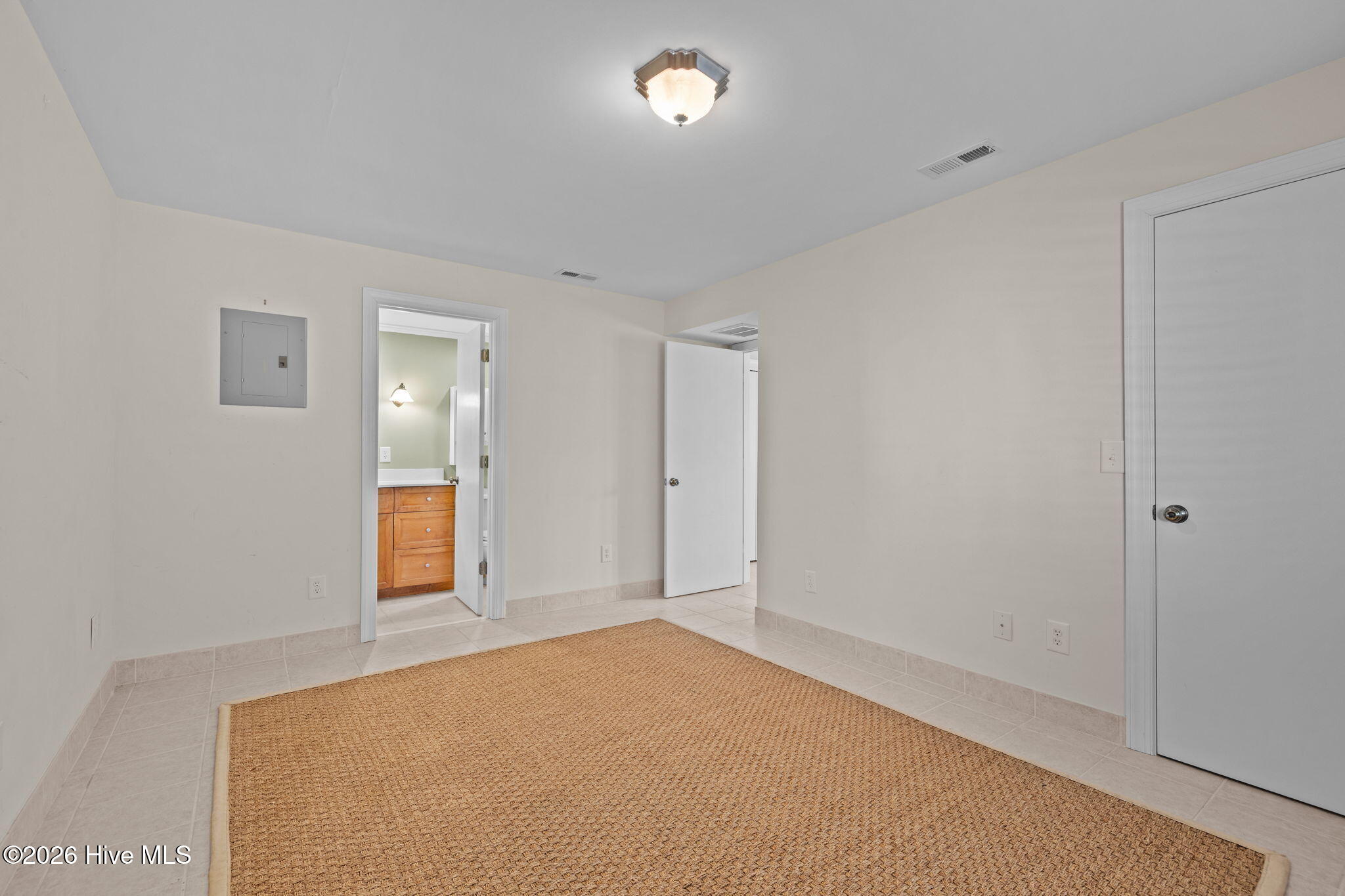 100554841 | Photo 34