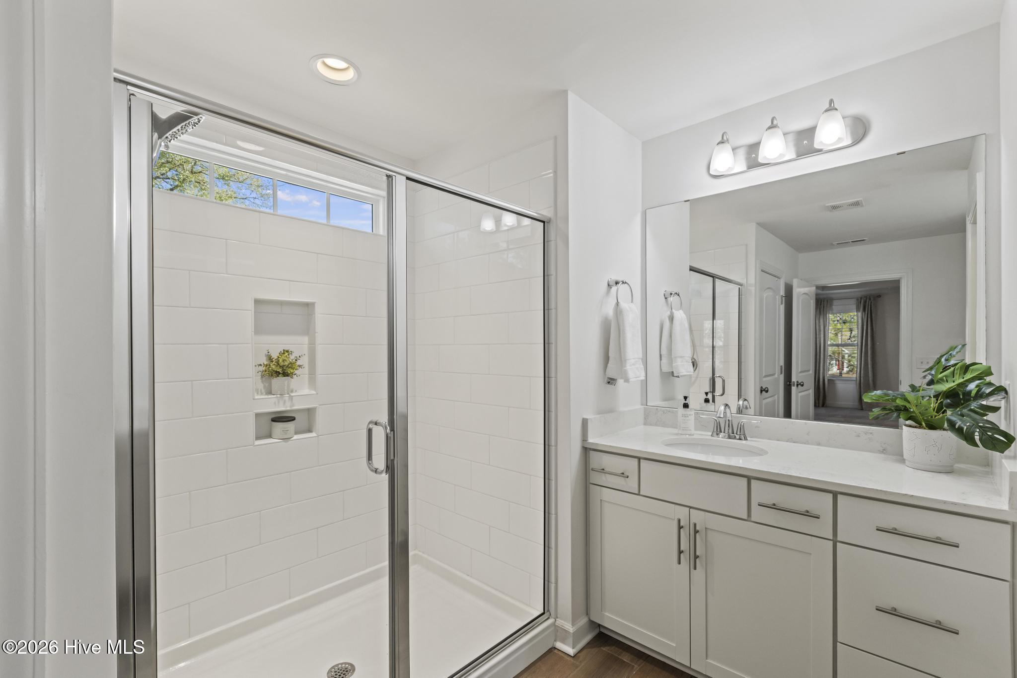 100554493 | Photo 46