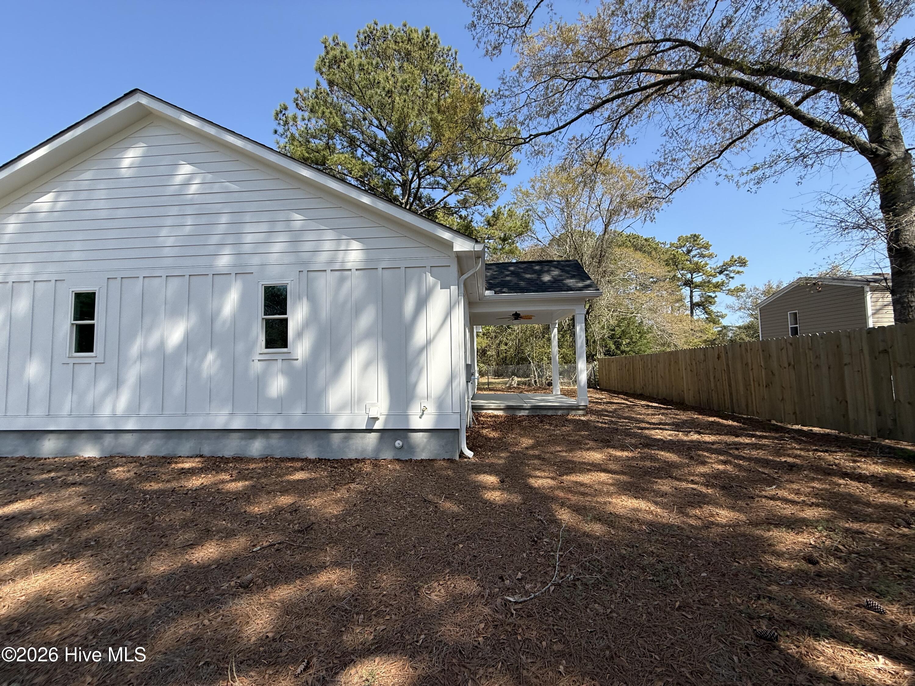 100564726 | Photo 24