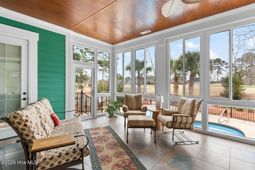 100558482 | Photo 30