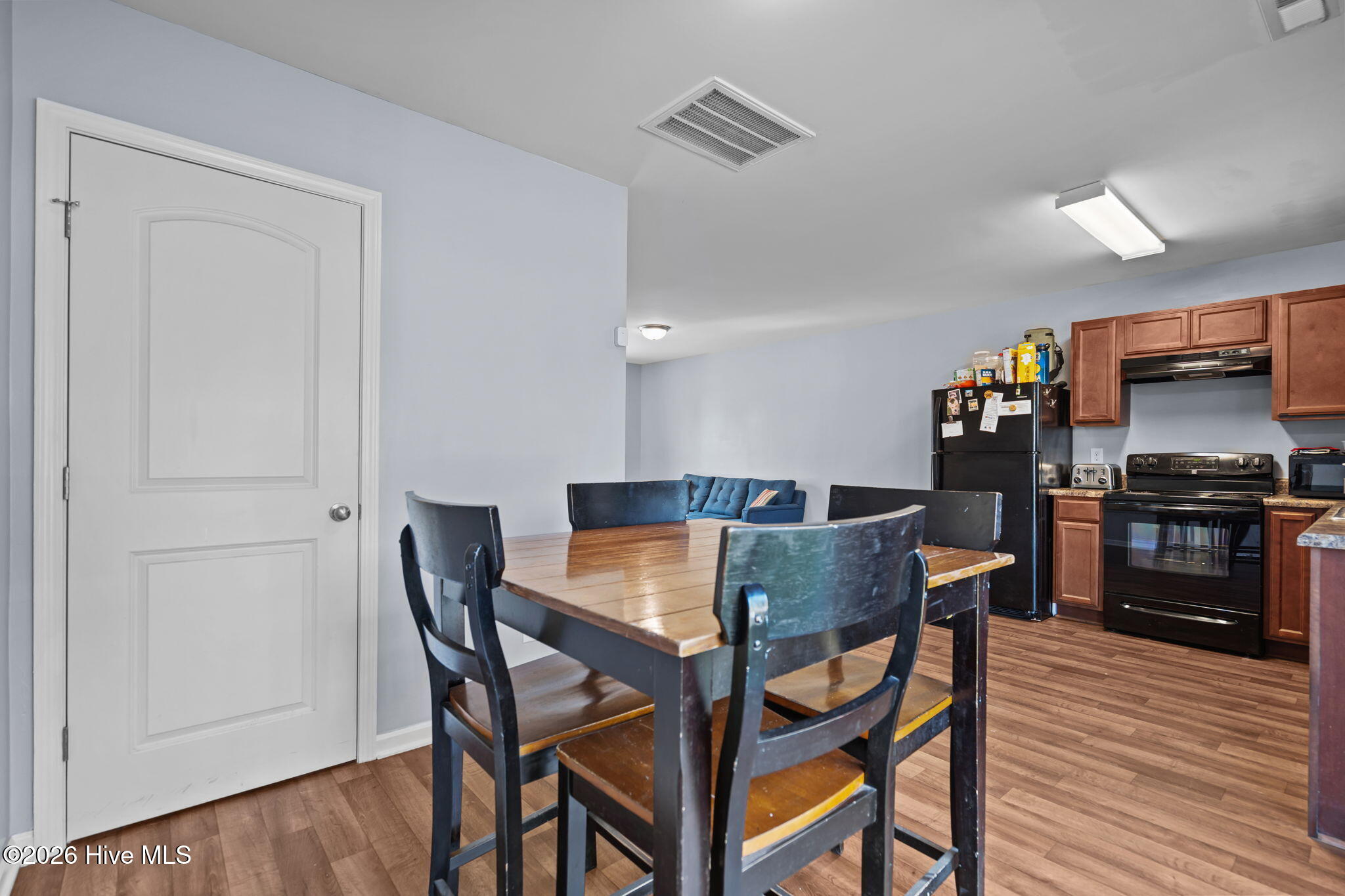 100548368 | Photo 22