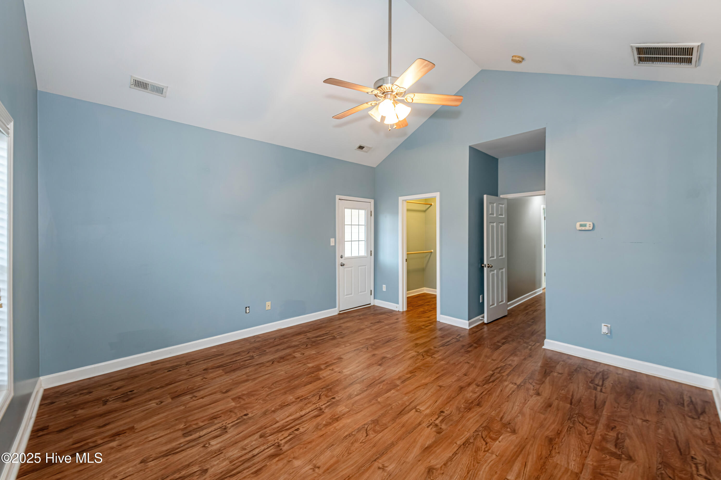 100539008 | Photo 24