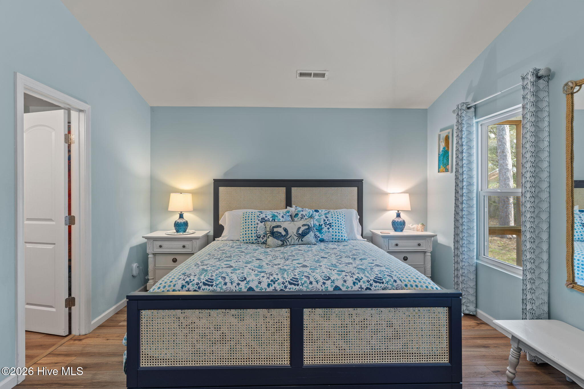 100564480 | Photo 26