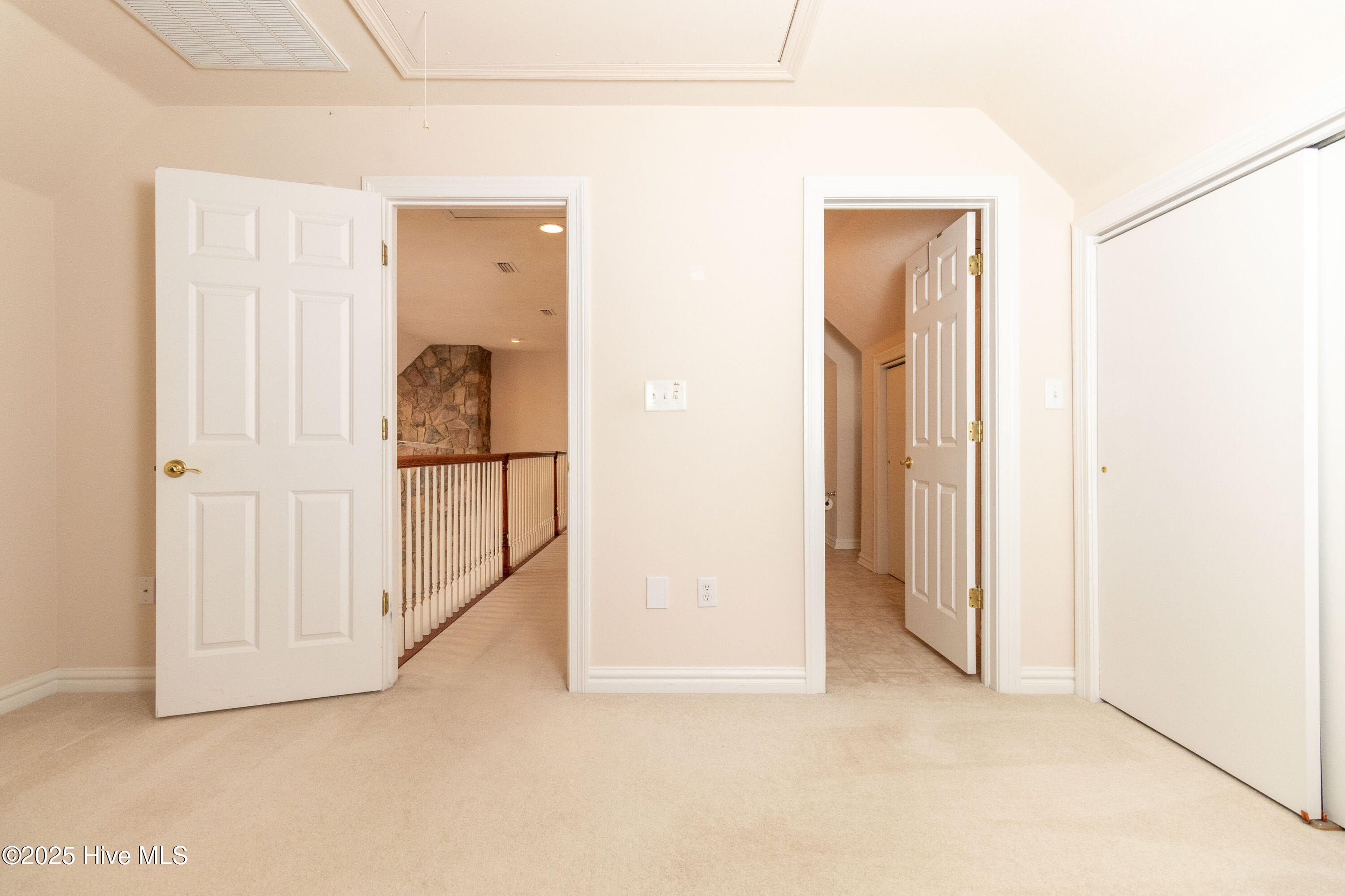 3rd Bedroom w/ en-suite