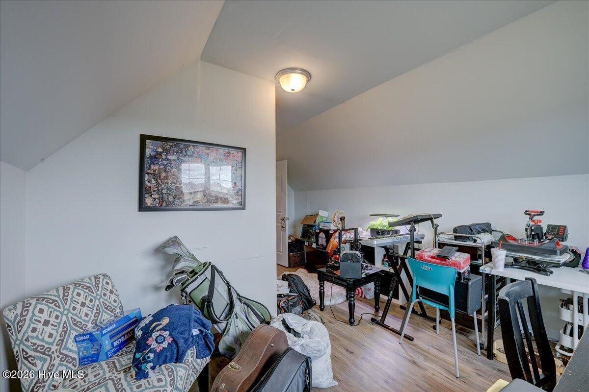 100569767 | Photo 33