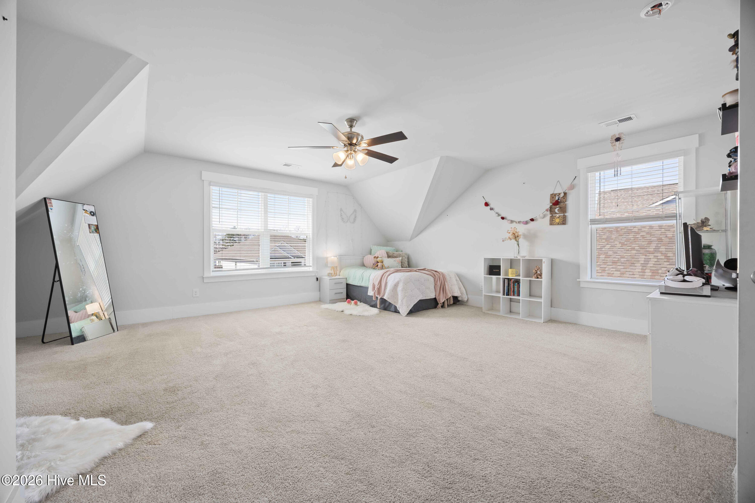 100561686 | Photo 28