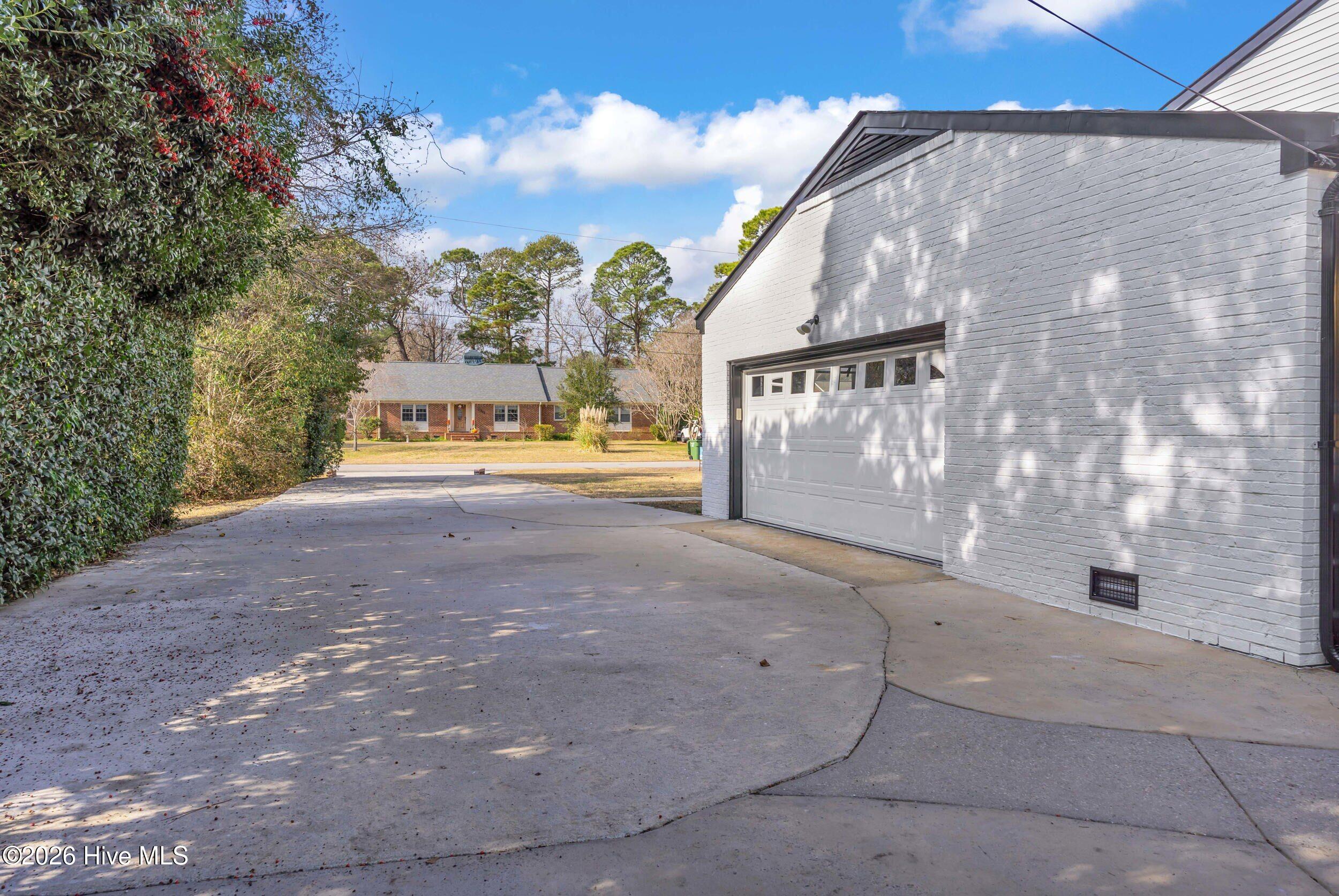 100548646 | Photo 49