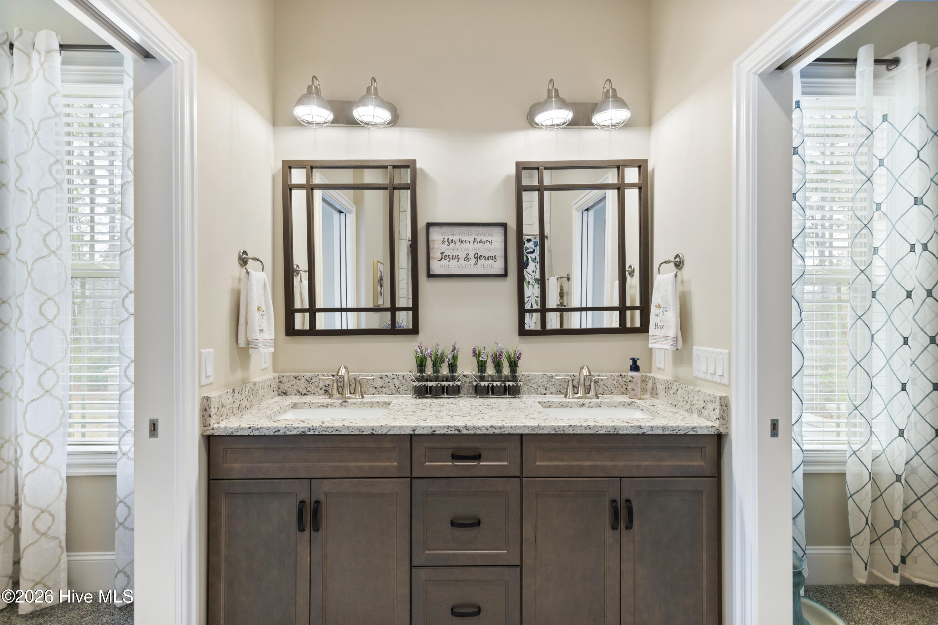 100551646 | Photo 30