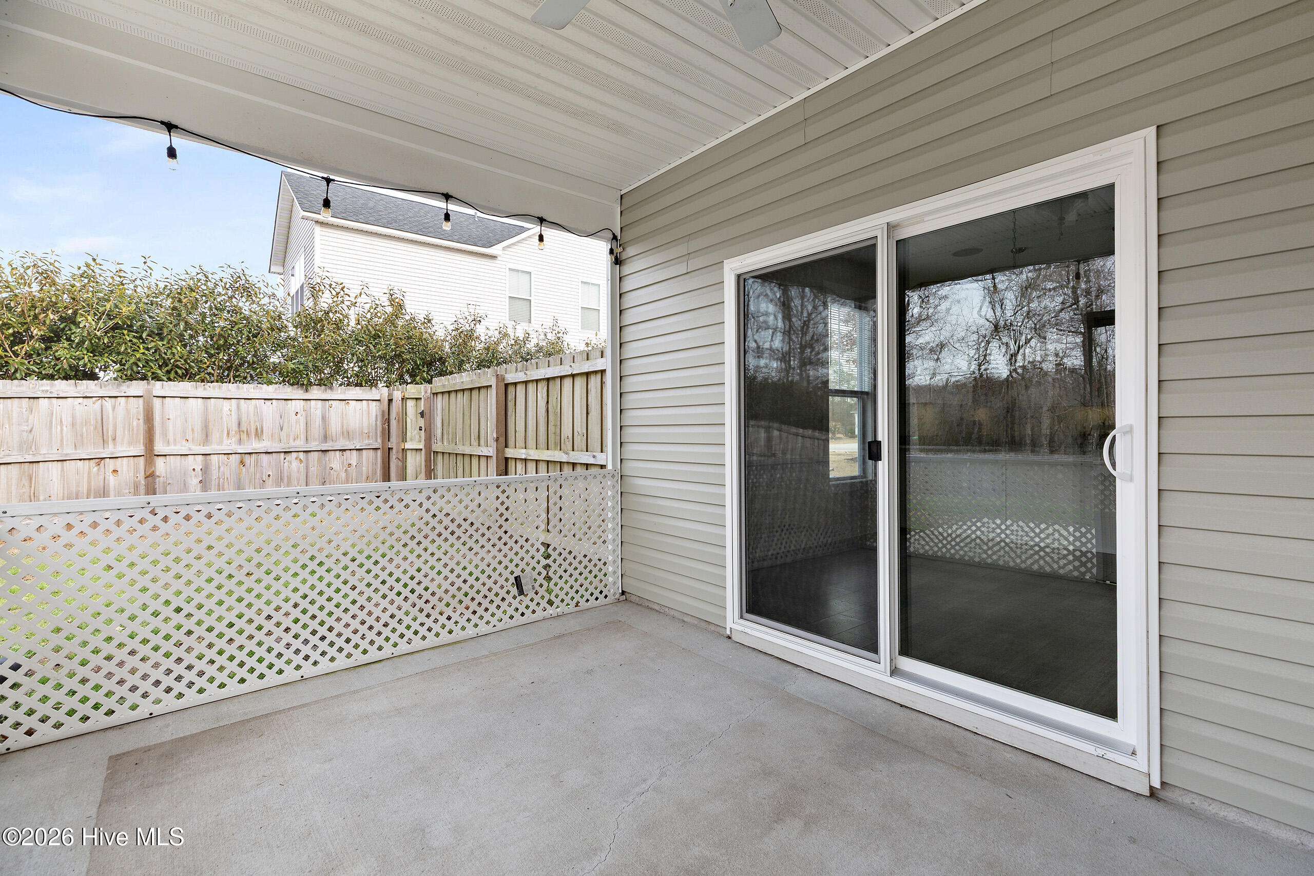 100550596 | Photo 42