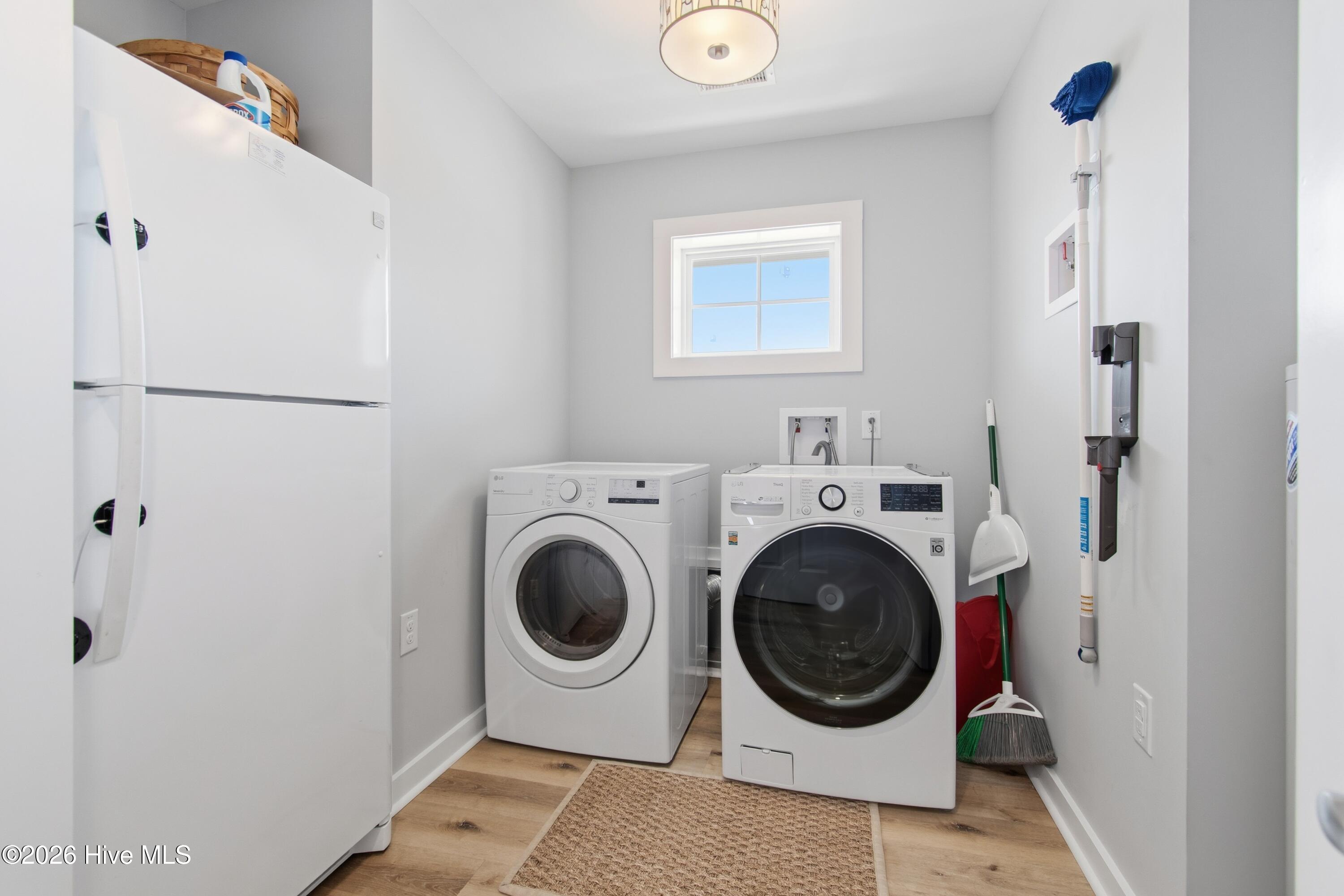 100547553 | Photo 33