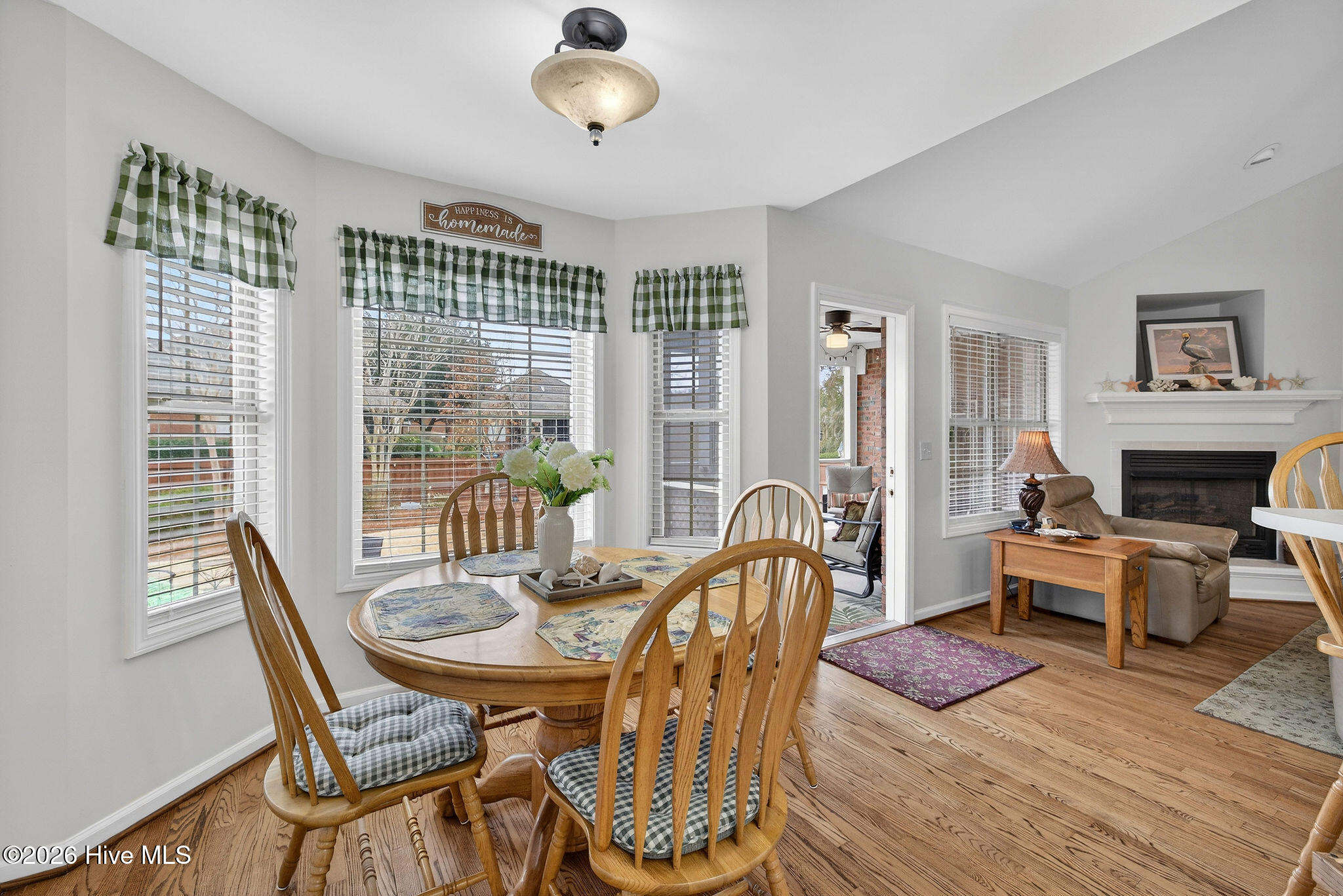 100557092 | Photo 15