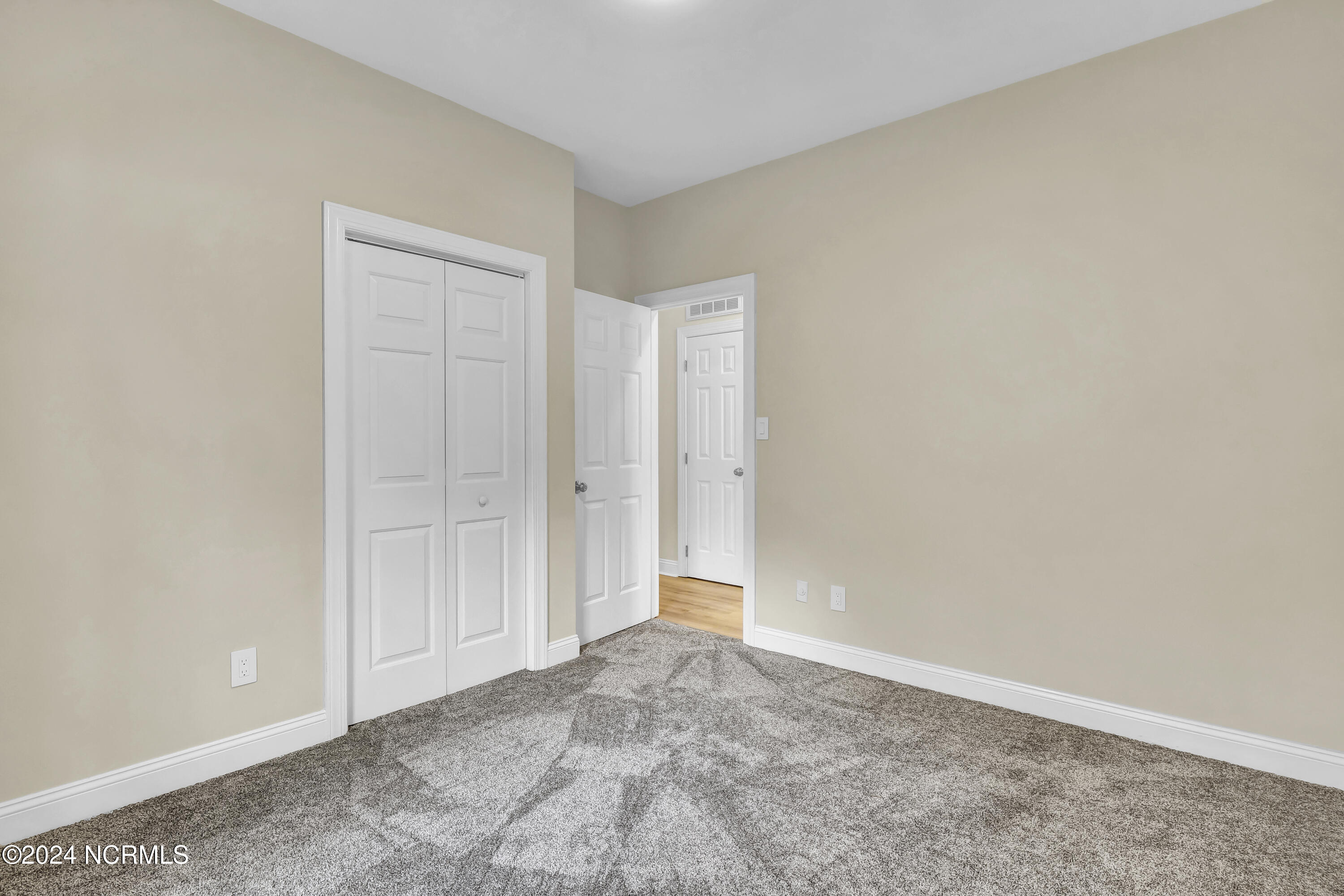 100567589 | Photo 26