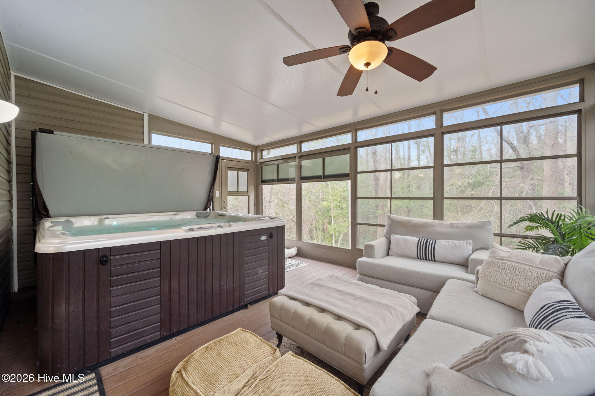 100557121 | Photo 31