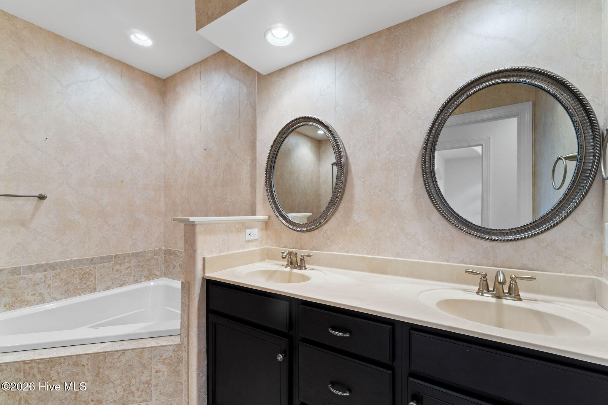 100547610 | Photo 20