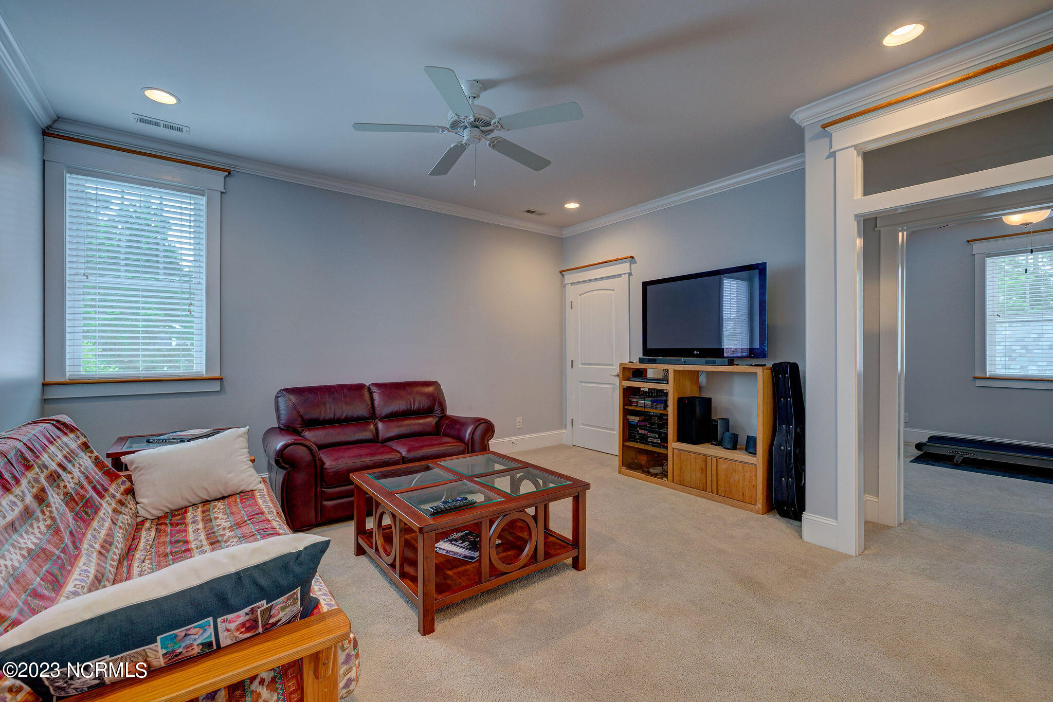 100568046 | Photo 47