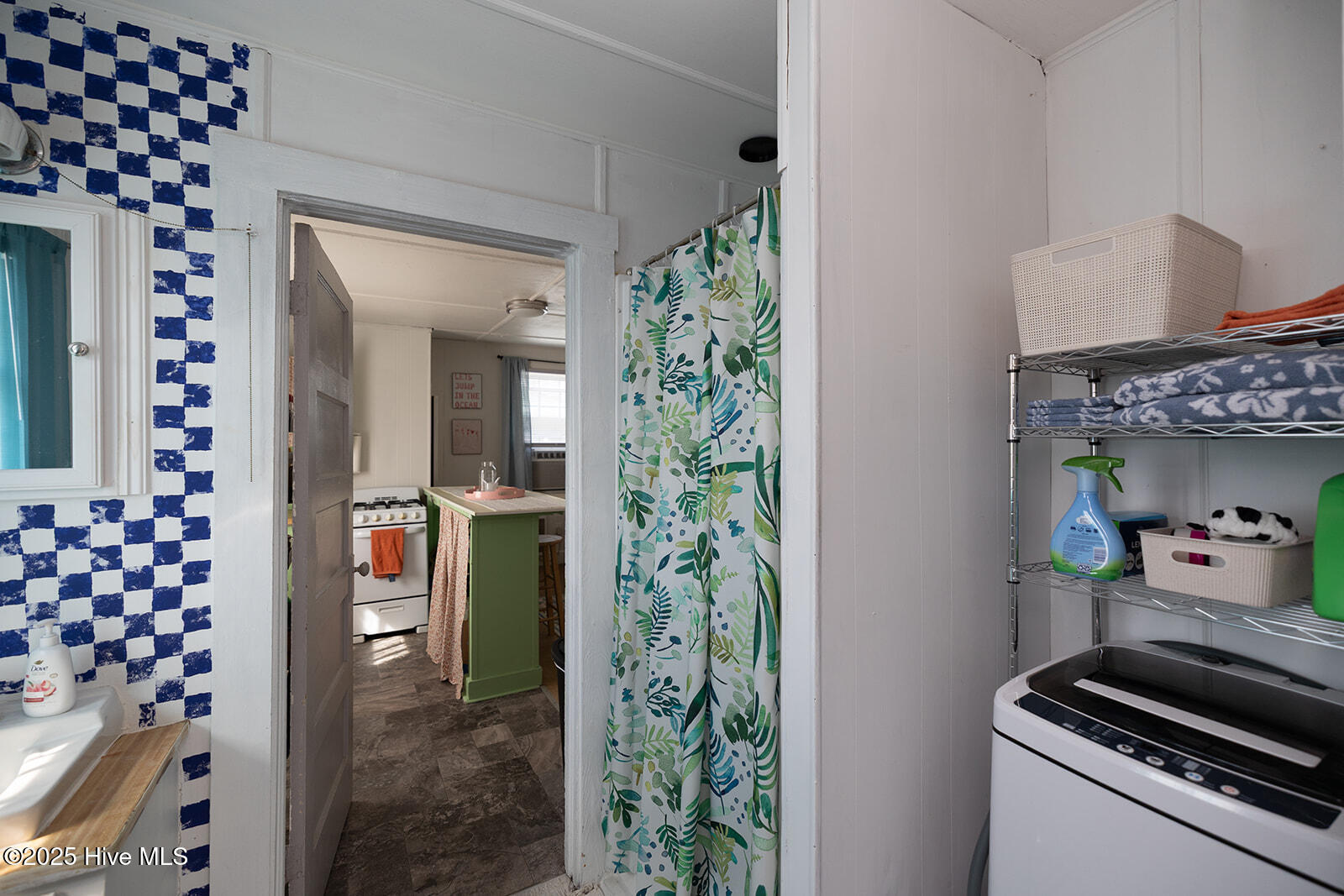 100513730 | Photo 22